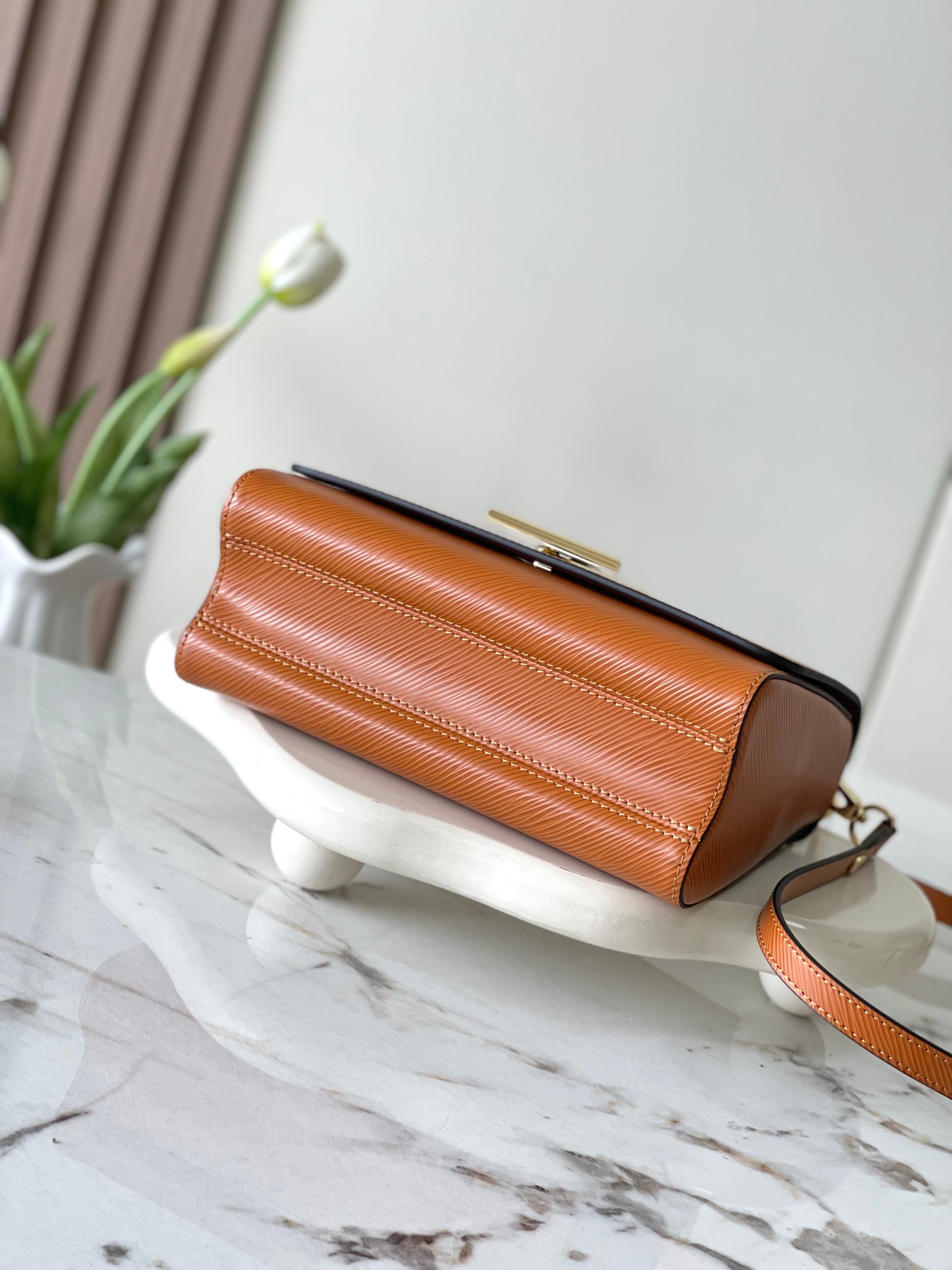 Louis Vuitton Twist Medium Handbag - Image 4