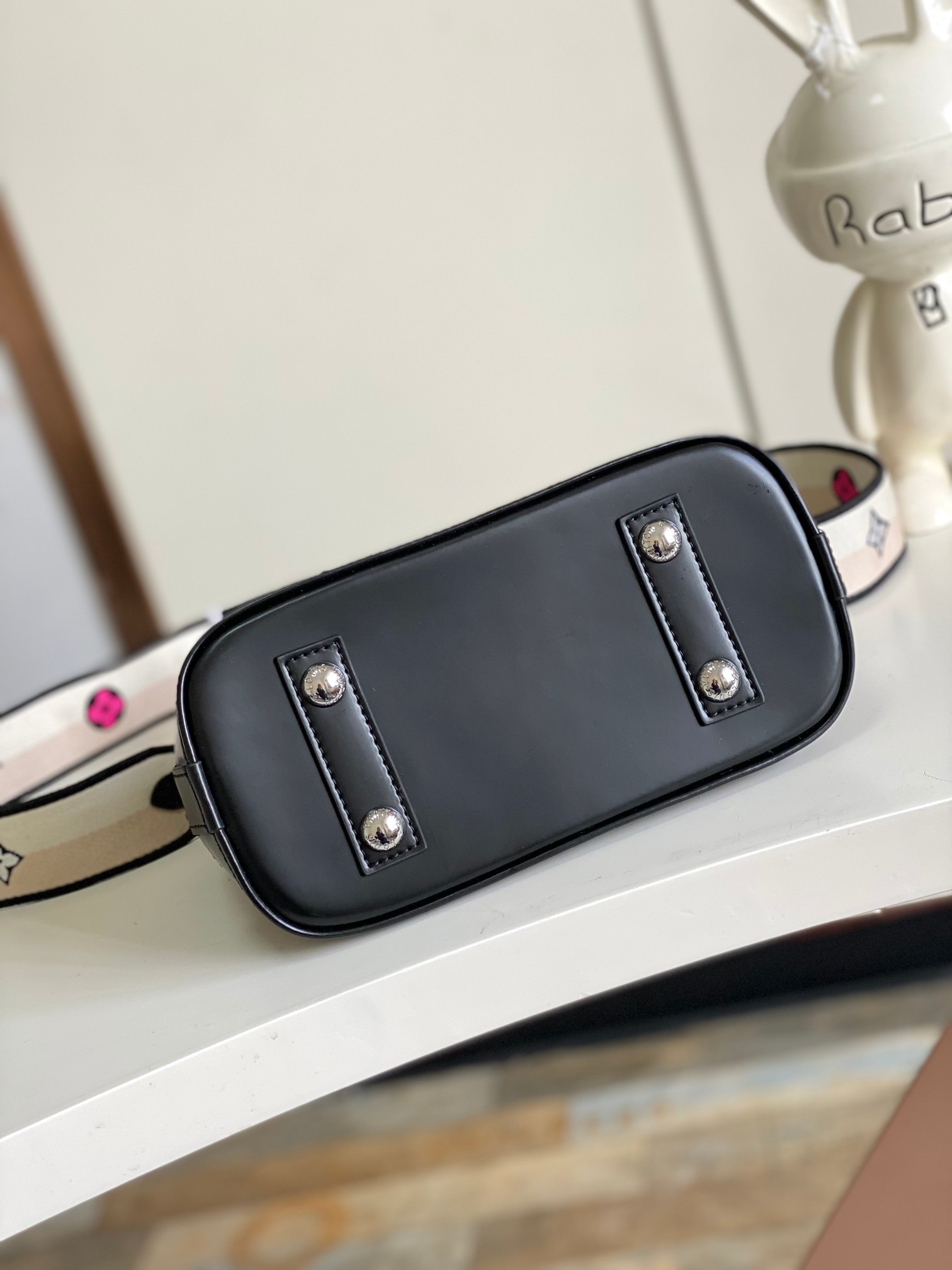 Louis Vuitton Alma BB Epi Leather Handbag - Image 4