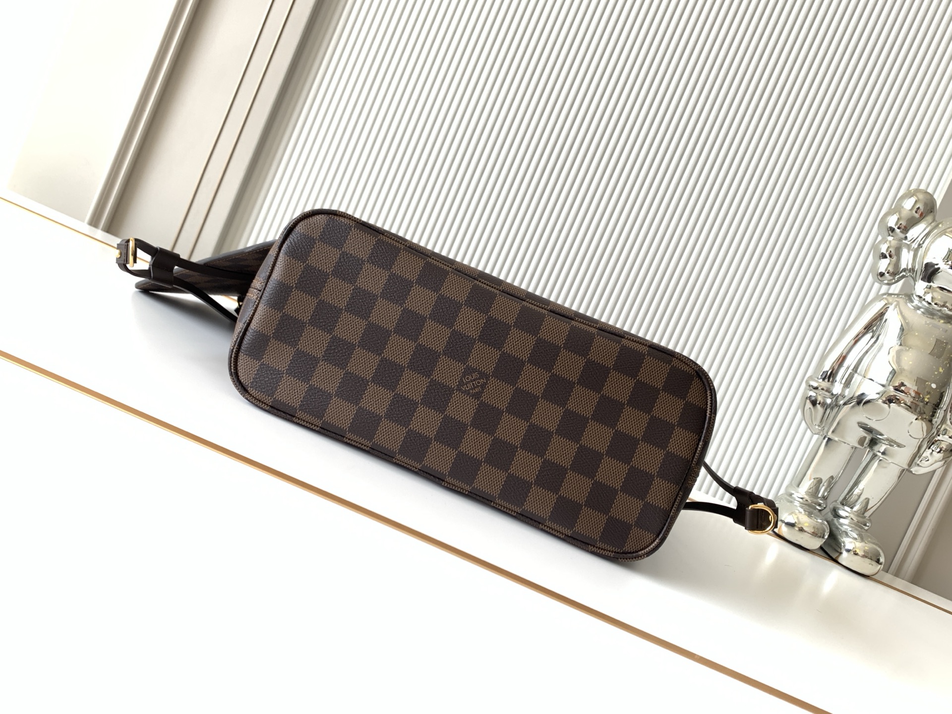 Louis Vuitton Neverfull Small Tote Bag in Damier Ebene Canvas - Image 4