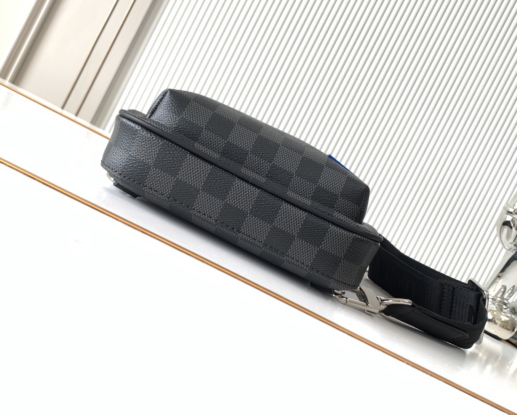Louis Vuitton Avenue Shoulder Bag M45302 in Damier Graphite - Image 4