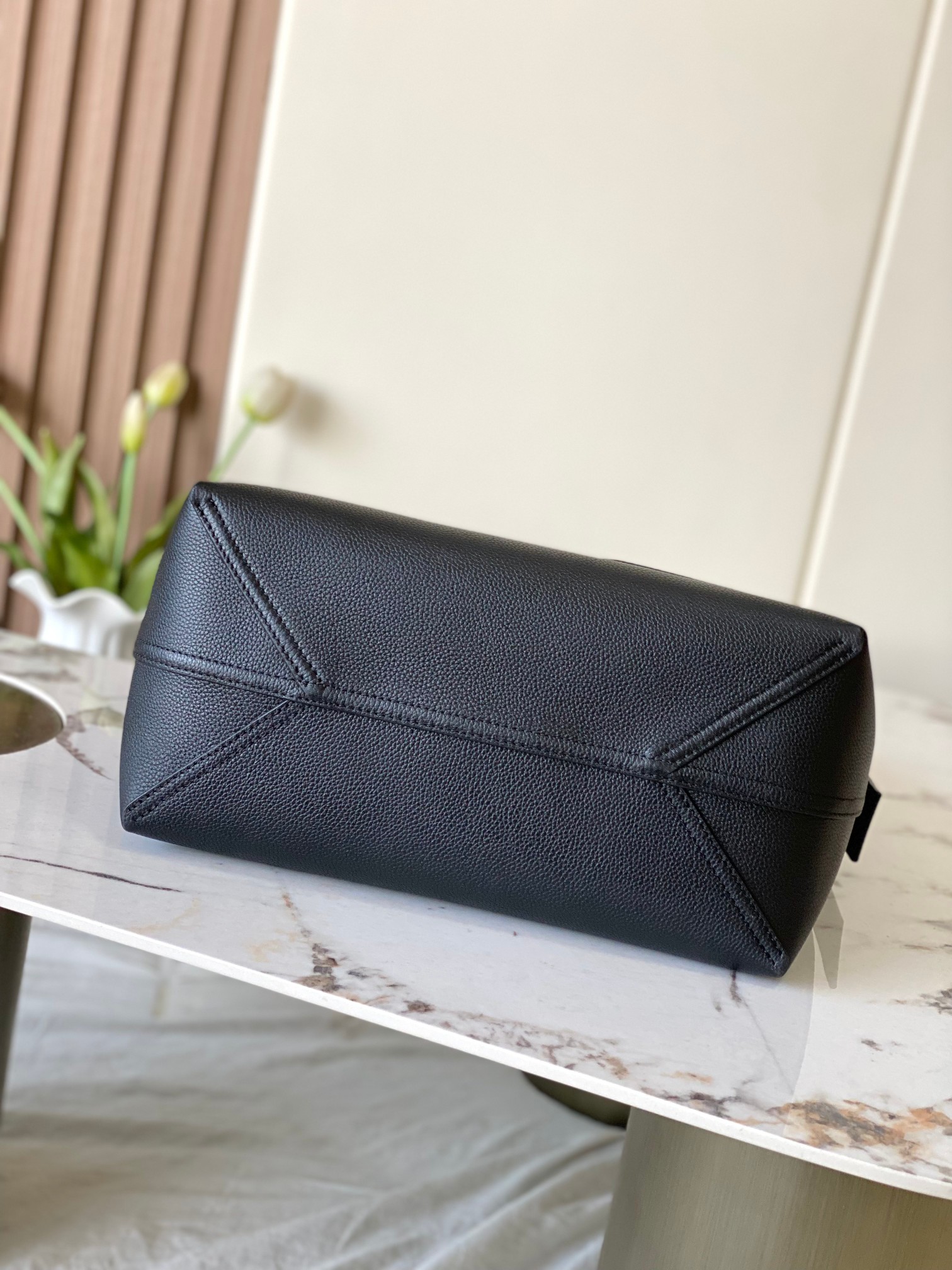 Louis Vuitton Verso Hobo Bag - Image 4