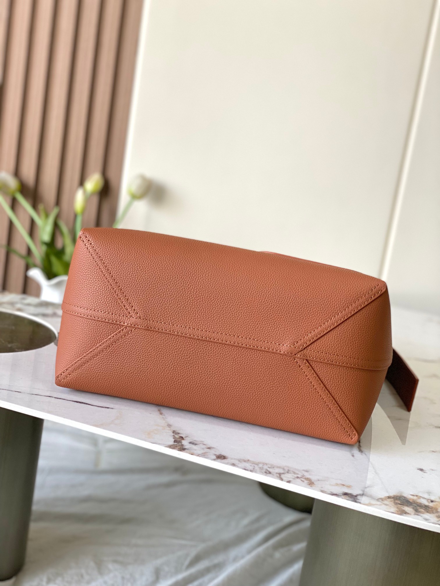 Verso Hobo Reversible Leather Bag - Image 4