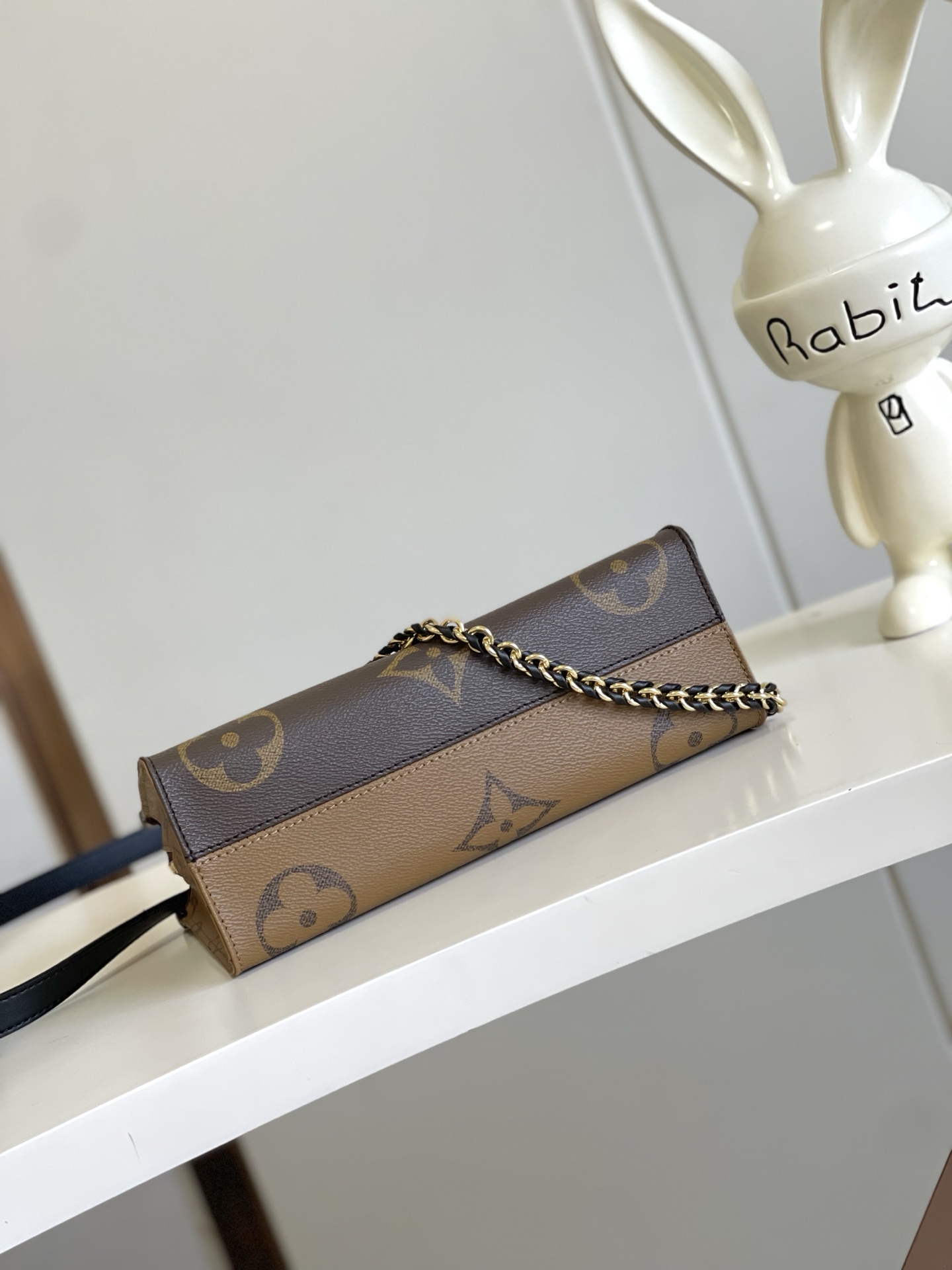 Louis Vuitton OnTheGo East West Handbag M14236 - Image 4