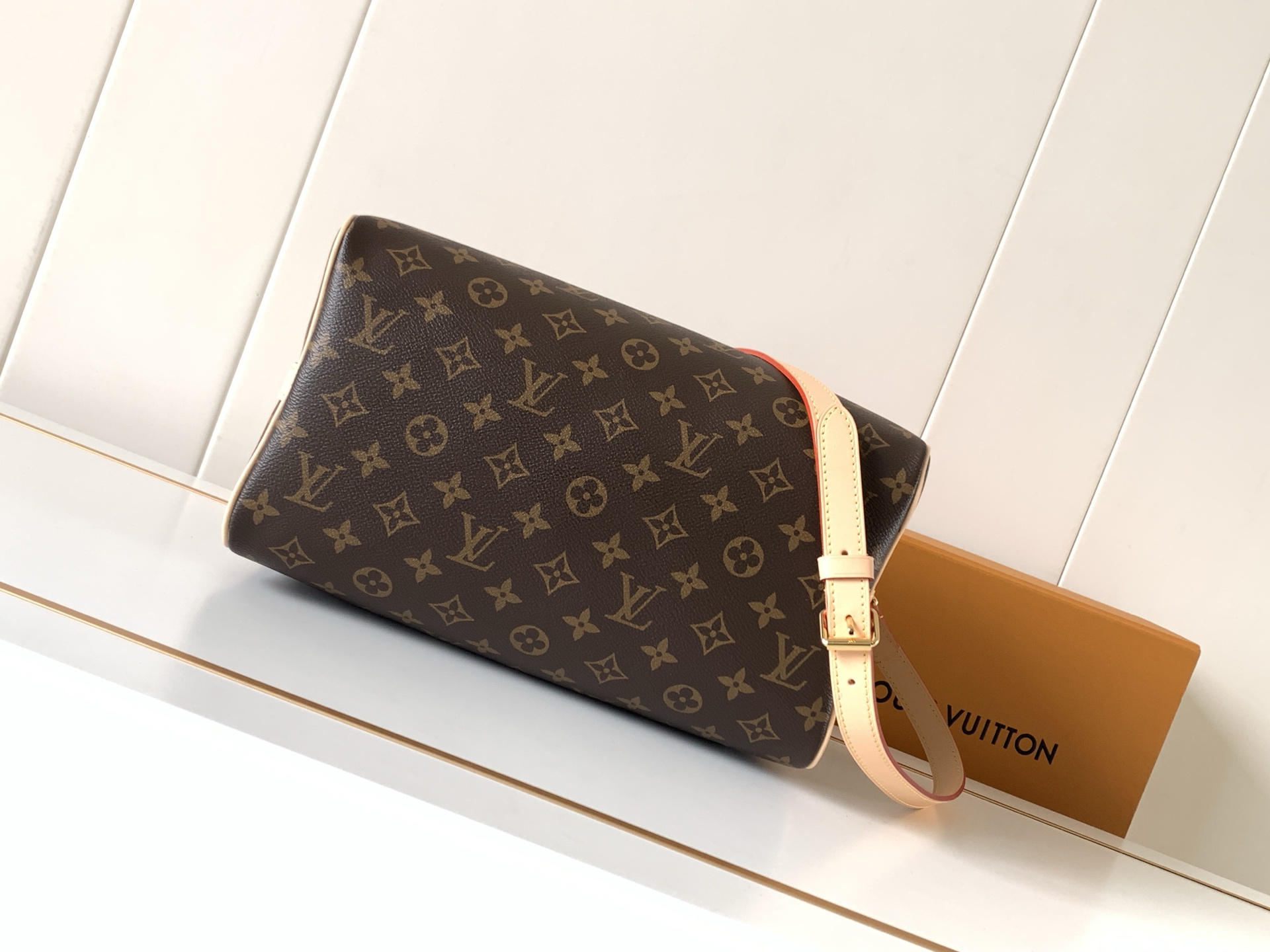 Louis Vuitton Speedy Bandoulière 30 Monogram Canvas Crossbody Handbag - Image 4