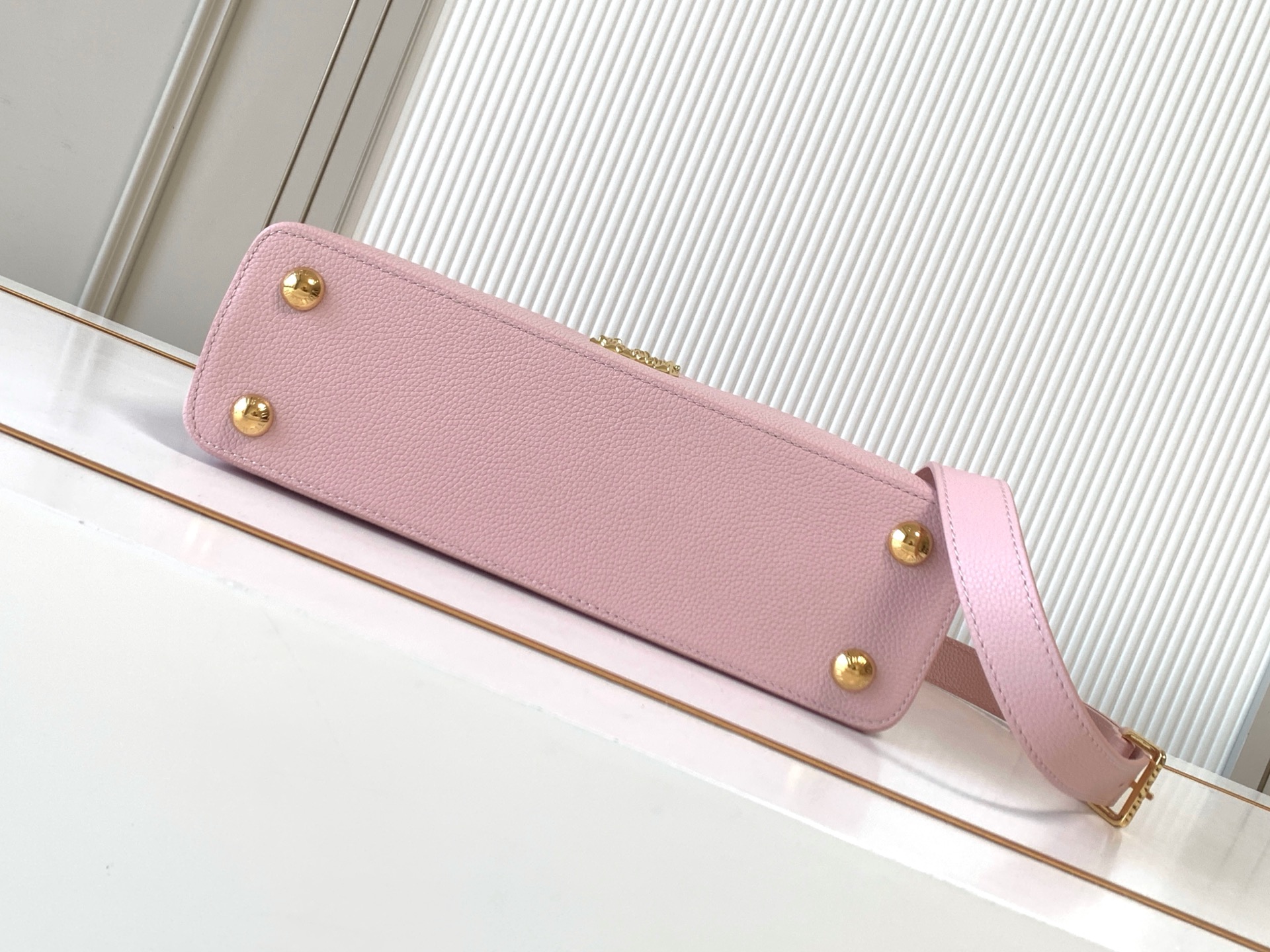Louis Vuitton Capucines East West Medium Handbag - Image 4