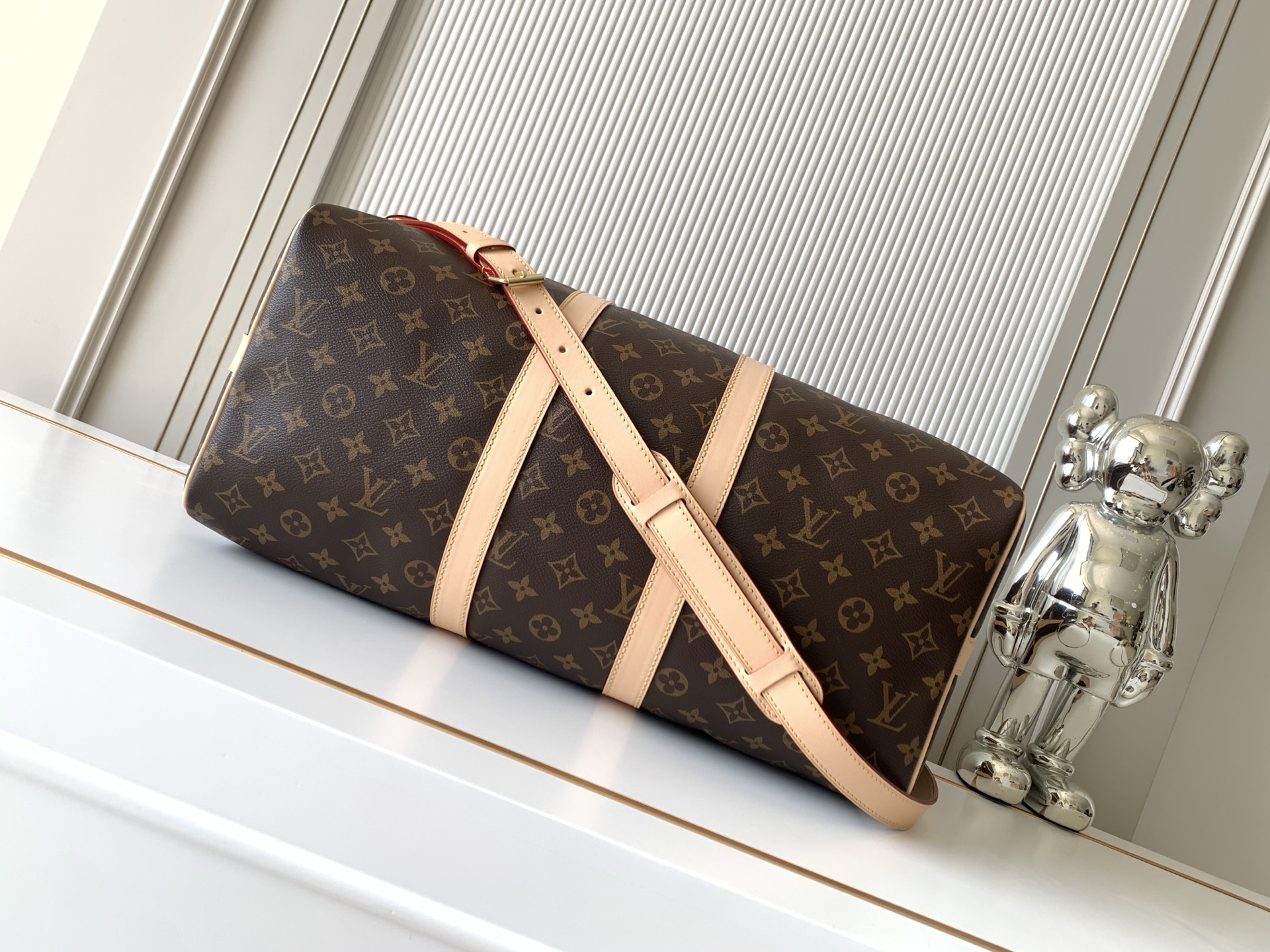 Louis Vuitton Keepall Bandoulière 55 Travel Bag - Image 4