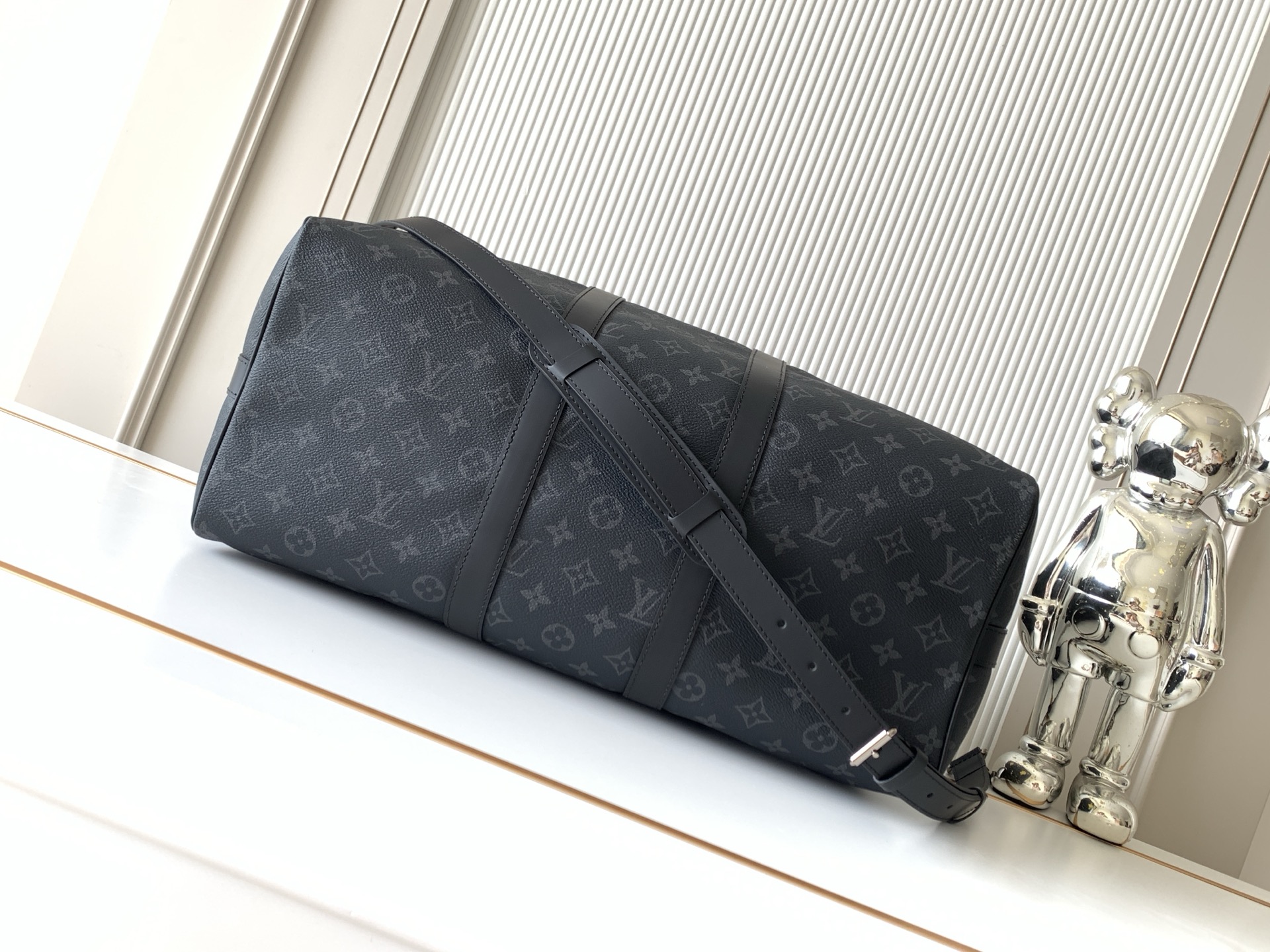 Louis Vuitton Keepall Bandoulière Travel Bag - Image 4