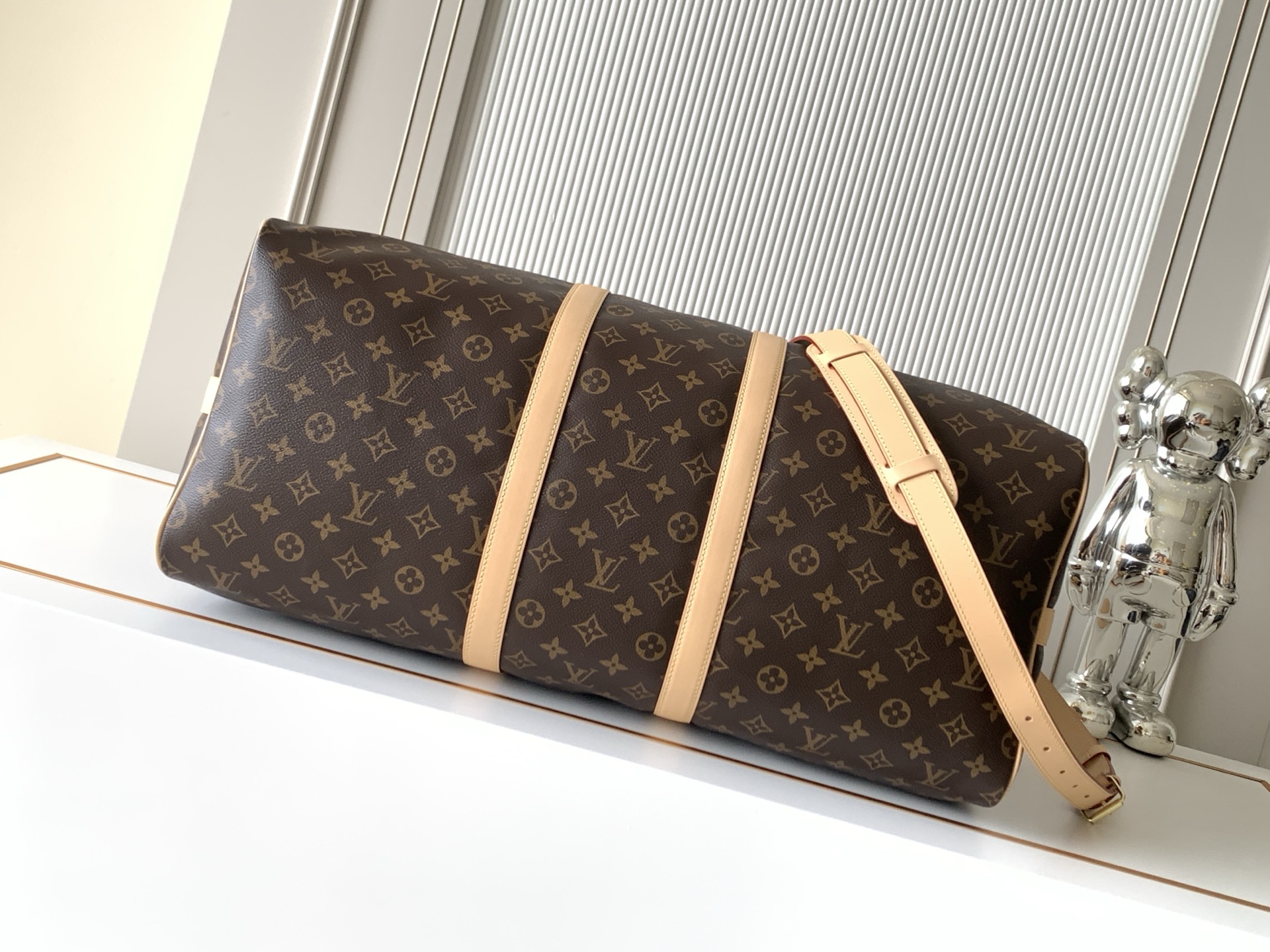 Louis Vuitton Keepall Bandouliere 55 Monogram Travel Bag - Image 4