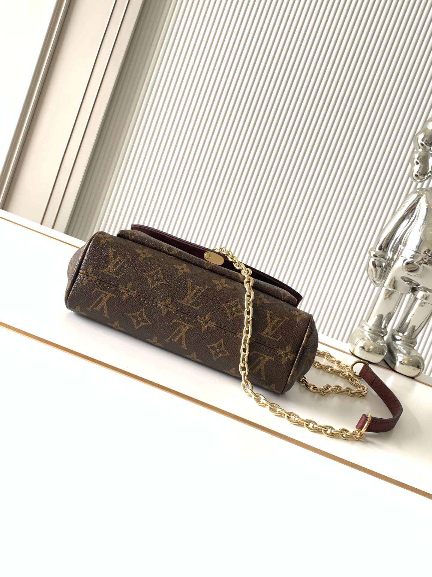 Louis Vuitton Saint-Germain BB Handbag - Image 4