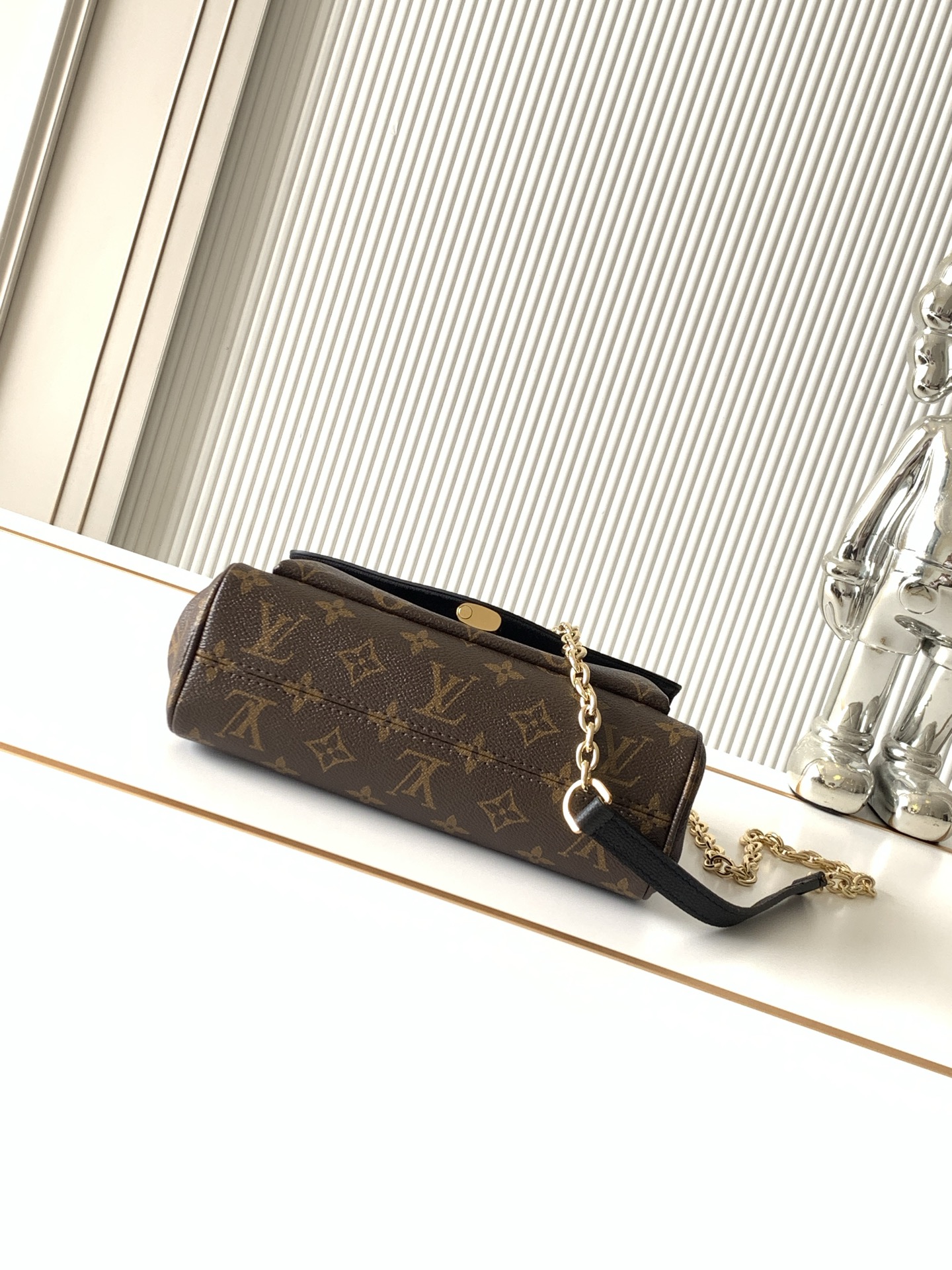Louis Vuitton Saint-Germain BB Handbag - Image 4