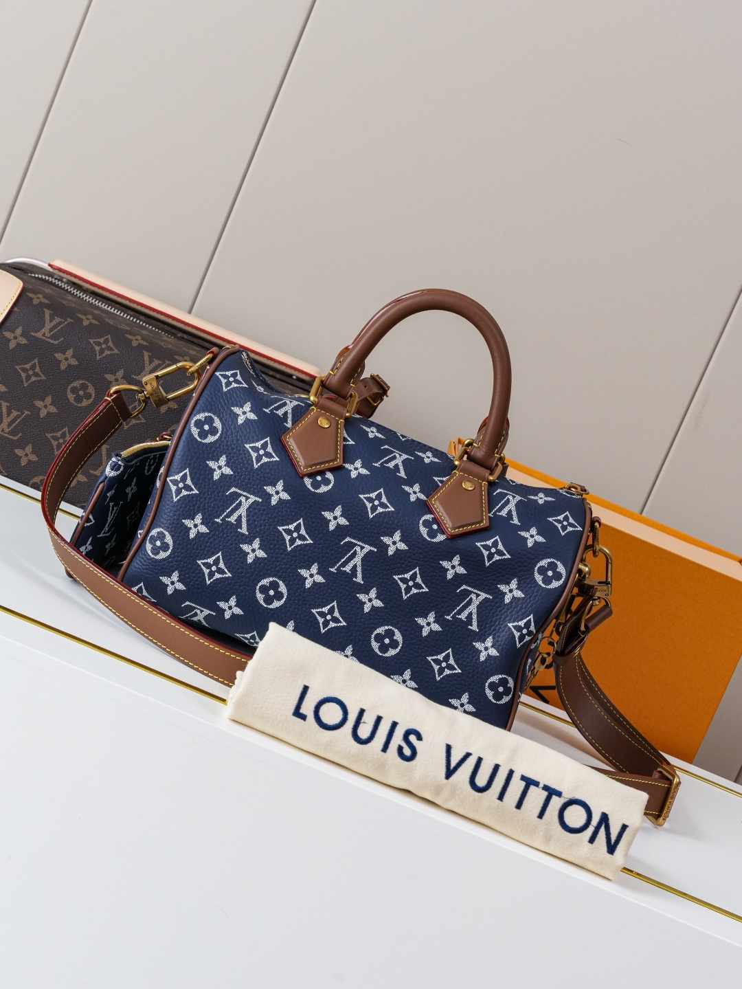 Louis Vuitton Speedy Bandoulière 25 Monogram Leather Handbag - Sapphire Blue - Image 4
