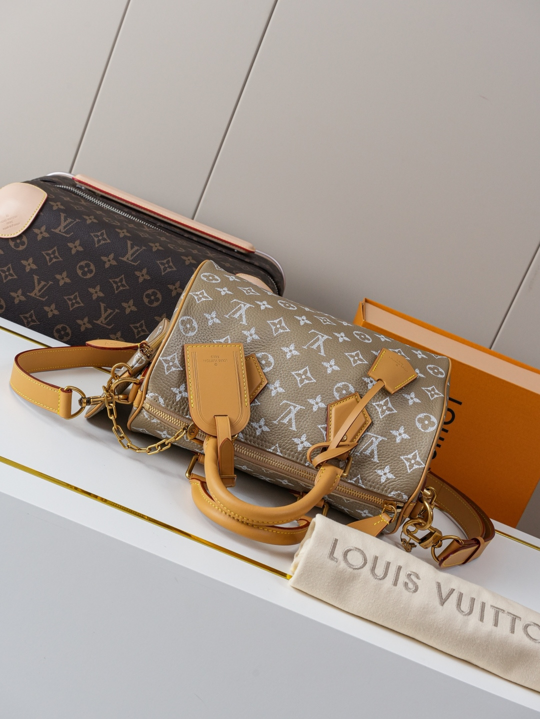 Speedy Bandoulière 25 Monogram Leather Handbag - Image 4