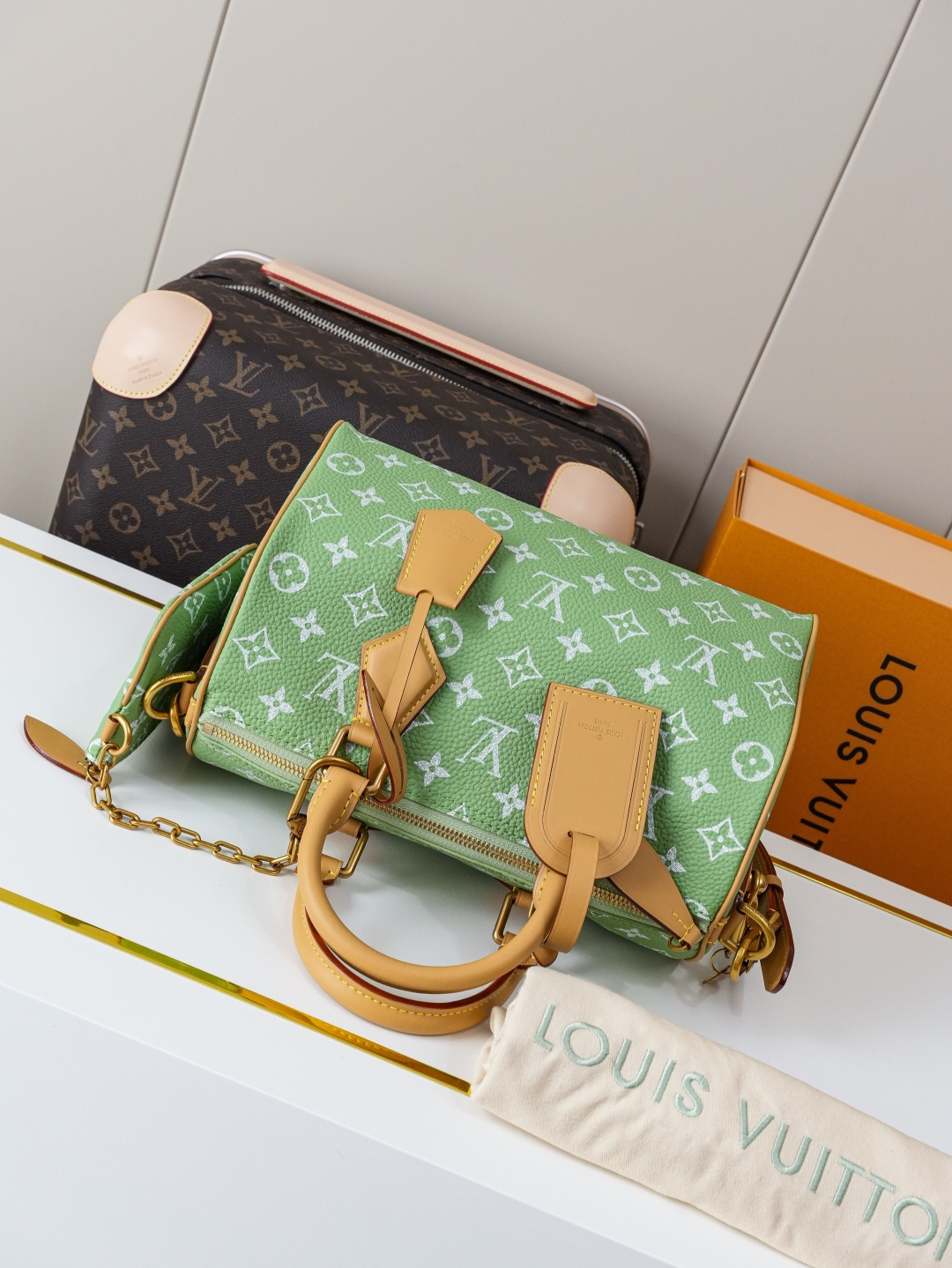 Louis Vuitton Speedy Bandoulière 25 Monogram Leather Handbag - Grass Green - Image 4