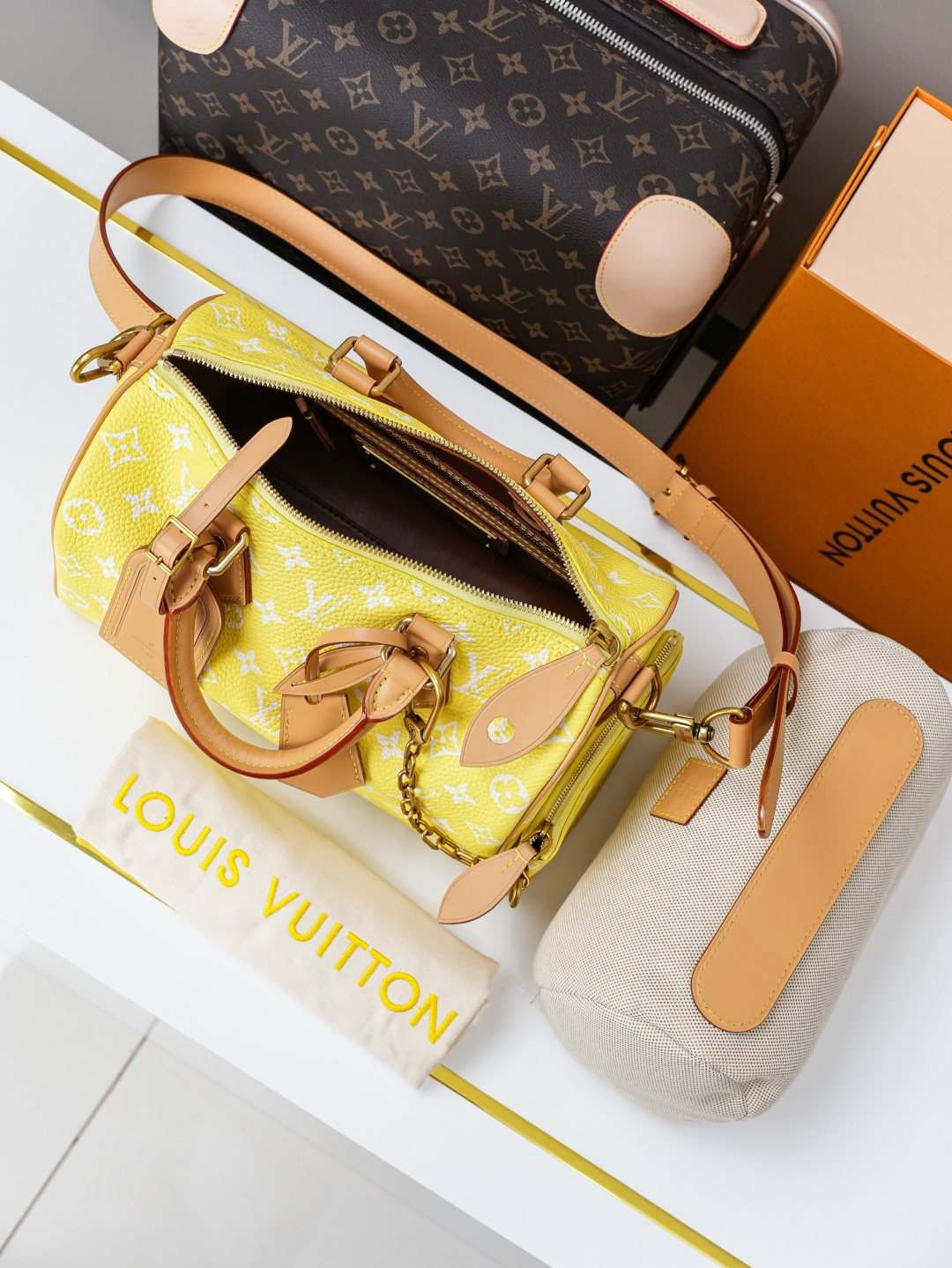 Speedy Bandoulière 25 Monogram Leather Handbag - Image 4