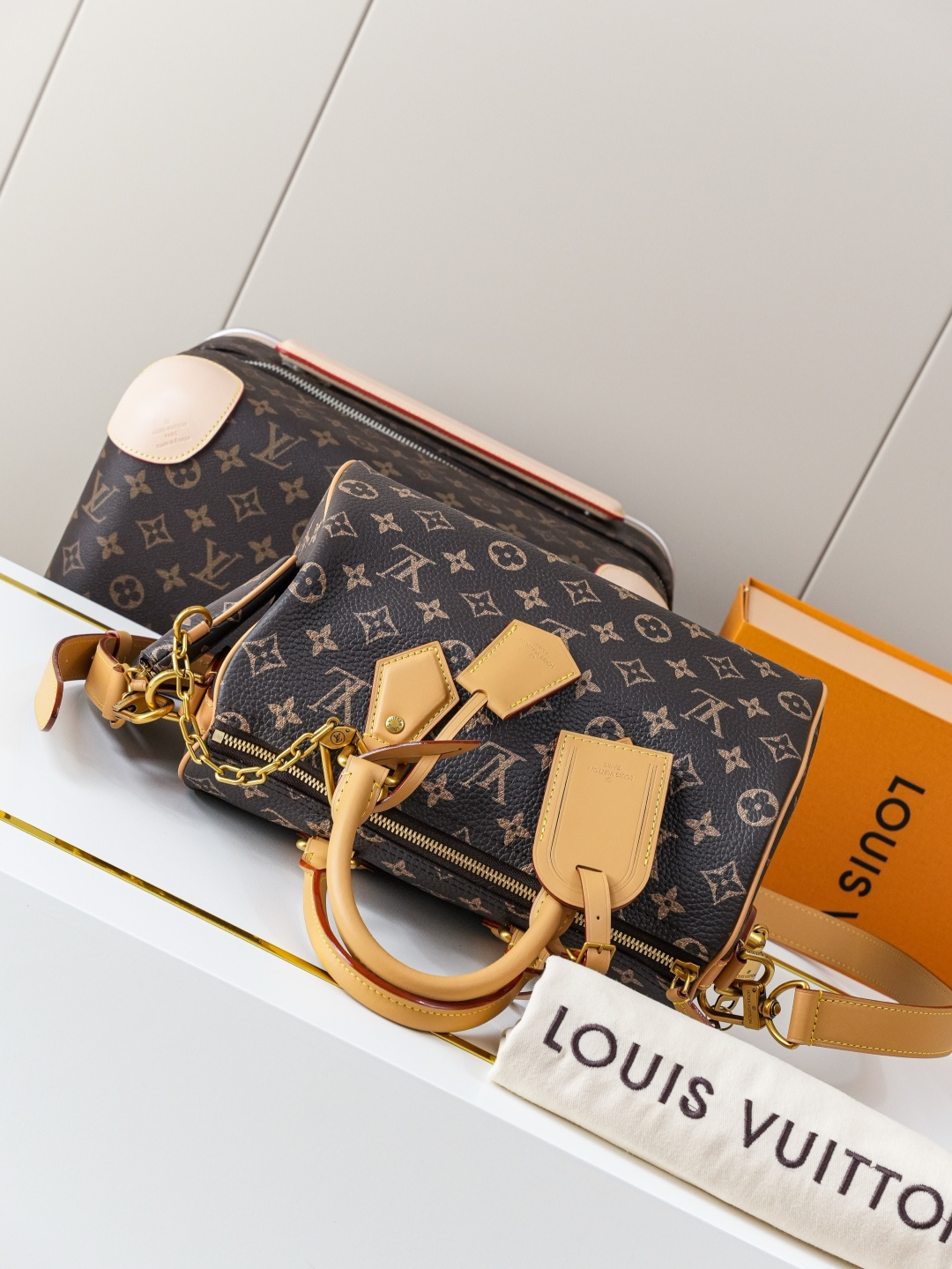 Louis Vuitton Speedy Bandoulière 25 Monogram Leather Handbag - Image 4