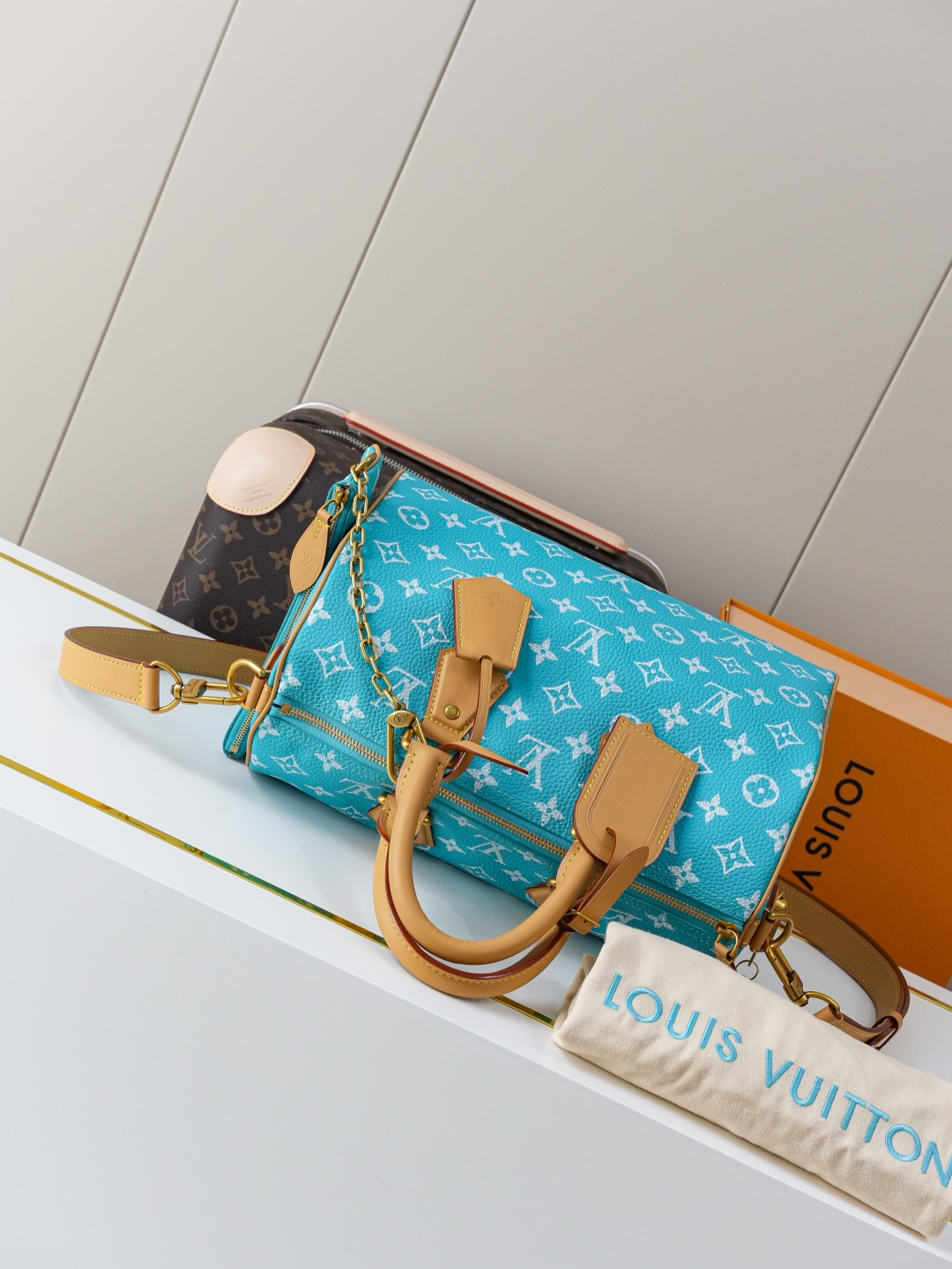 Louis Vuitton Speedy Bandoulière 30 Handbag in Light Blue Monogram Canvas - Image 4