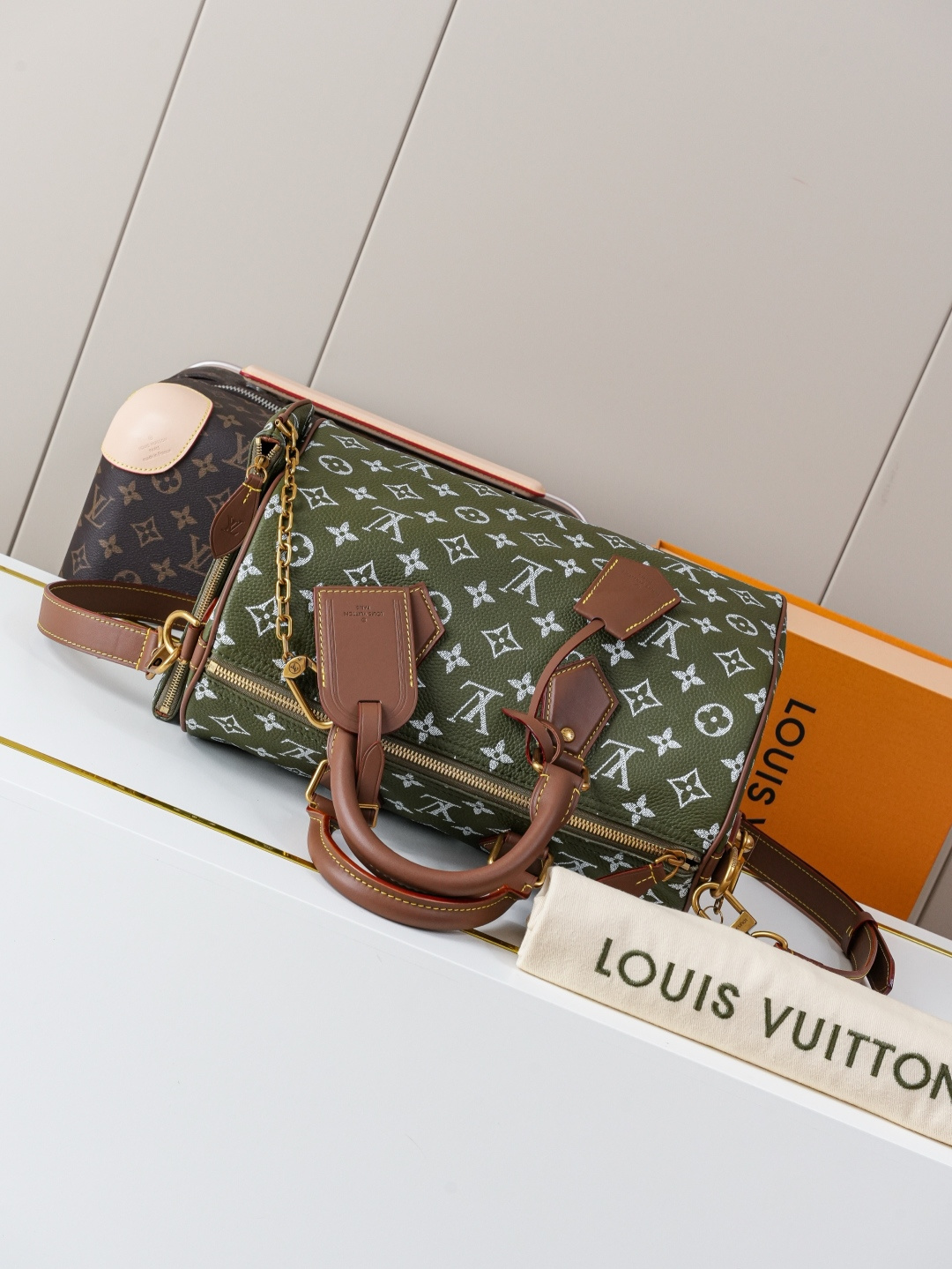Louis Vuitton Speedy Bandouliere 30 Monogram Leather Handbag - Image 4