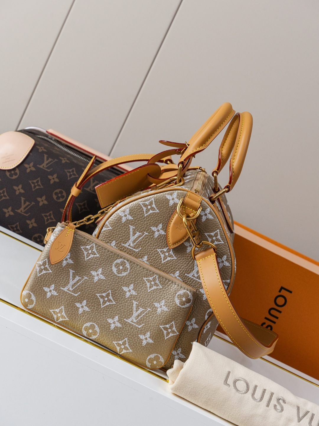 Louis Vuitton Speedy Bandoulière 30 Monogram Handbag - Image 4