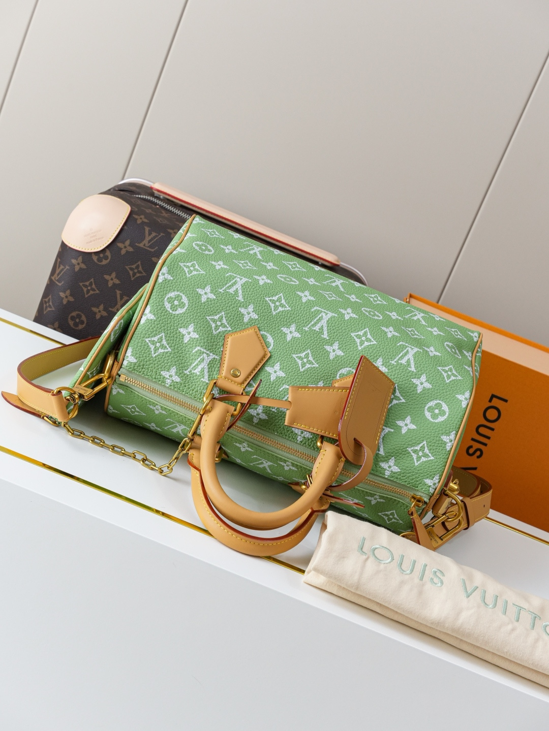 Louis Vuitton Speedy Bandouliere 30 Handbag - Grass Green - Image 4