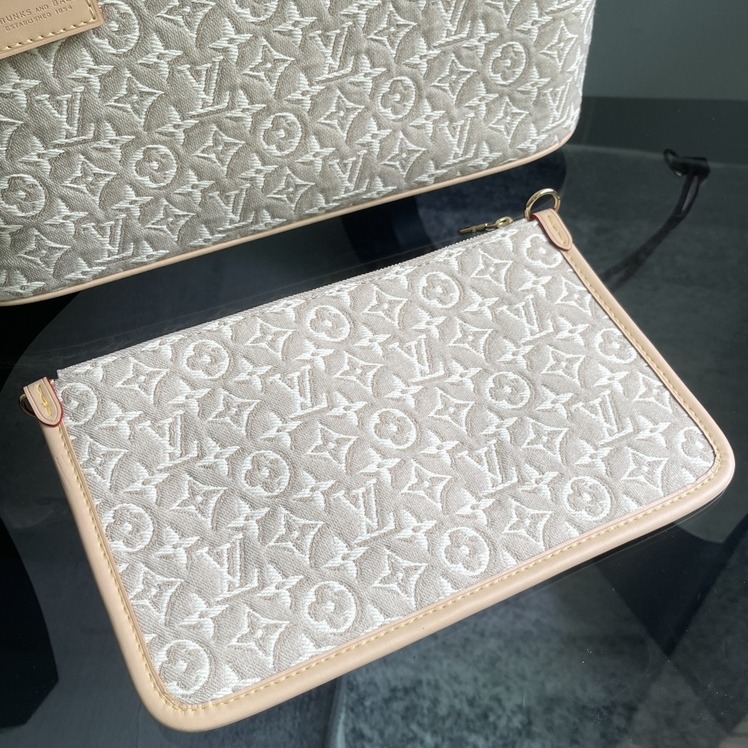 Louis Vuitton Neverfull MM Monogram Emblème Tote Bag - Image 4