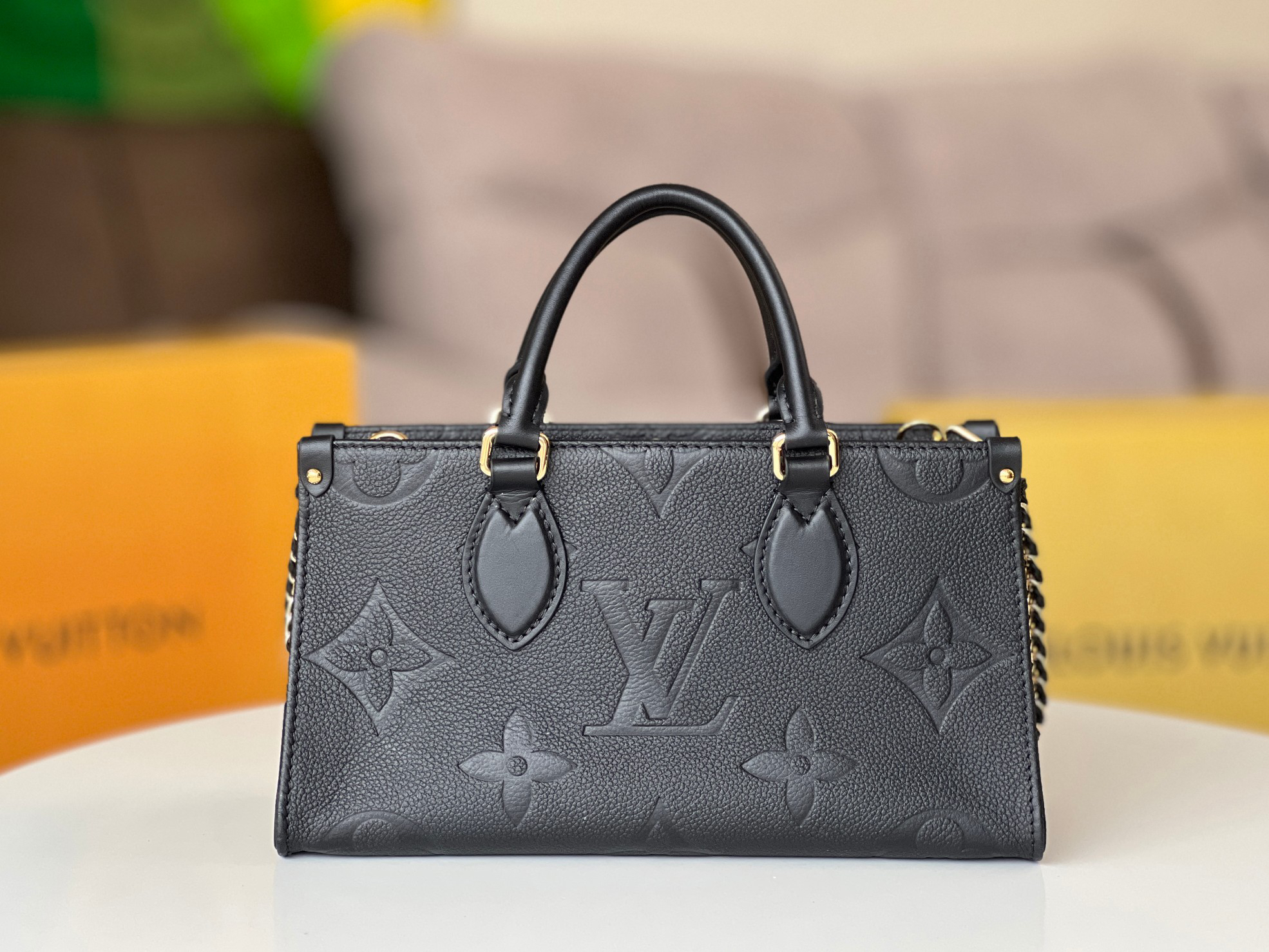 Louis Vuitton OnTheGo East West Tote Bag M23640 Black - Image 4