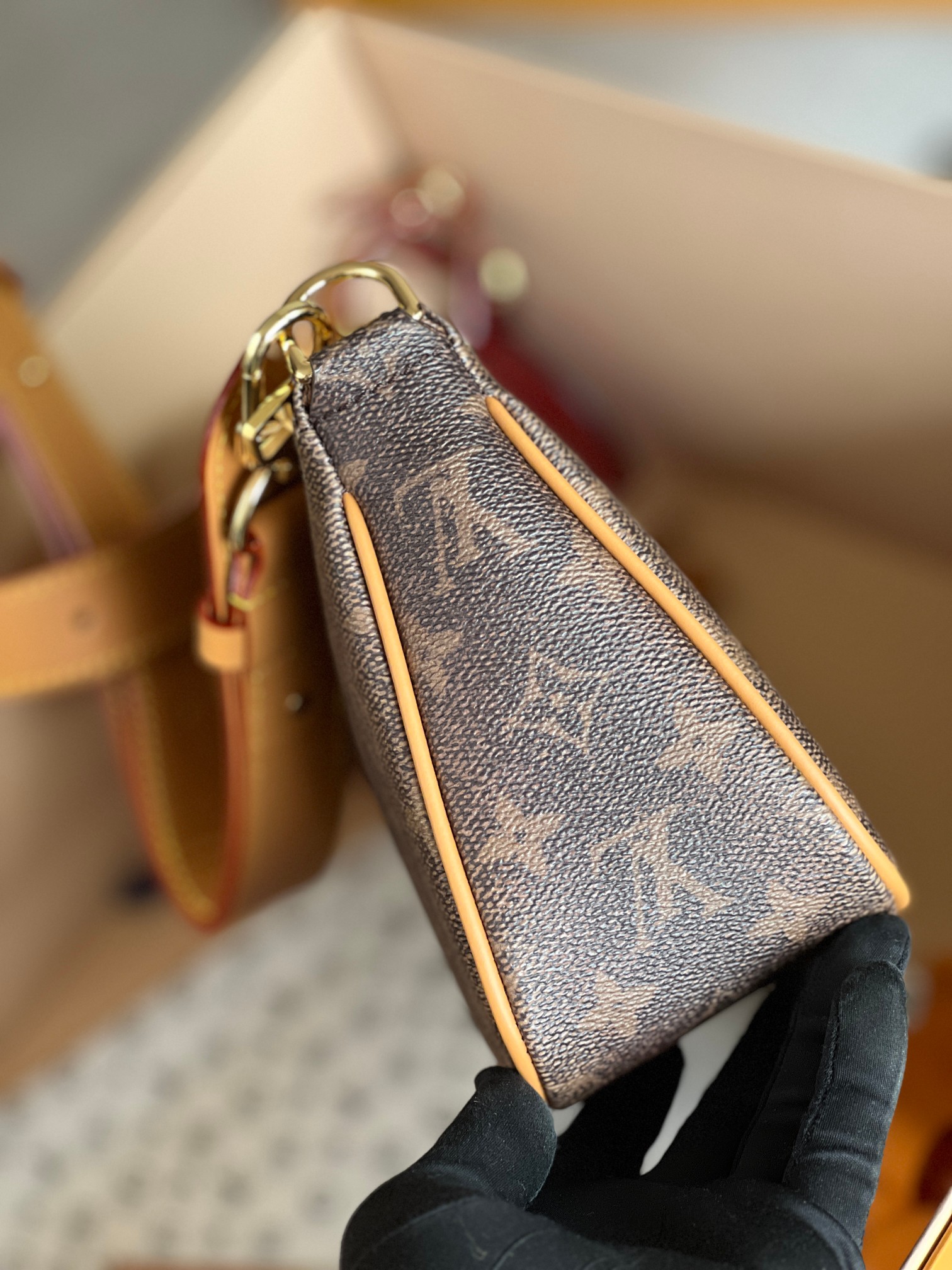Louis Vuitton Pochette Accessoire XL M11623 - Image 4