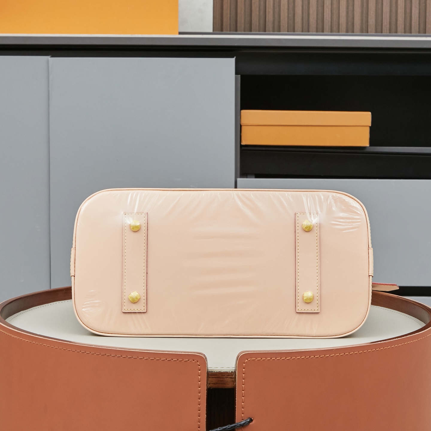 Louis Vuitton Alma Handbag M53151 in Monogram Canvas - Image 4