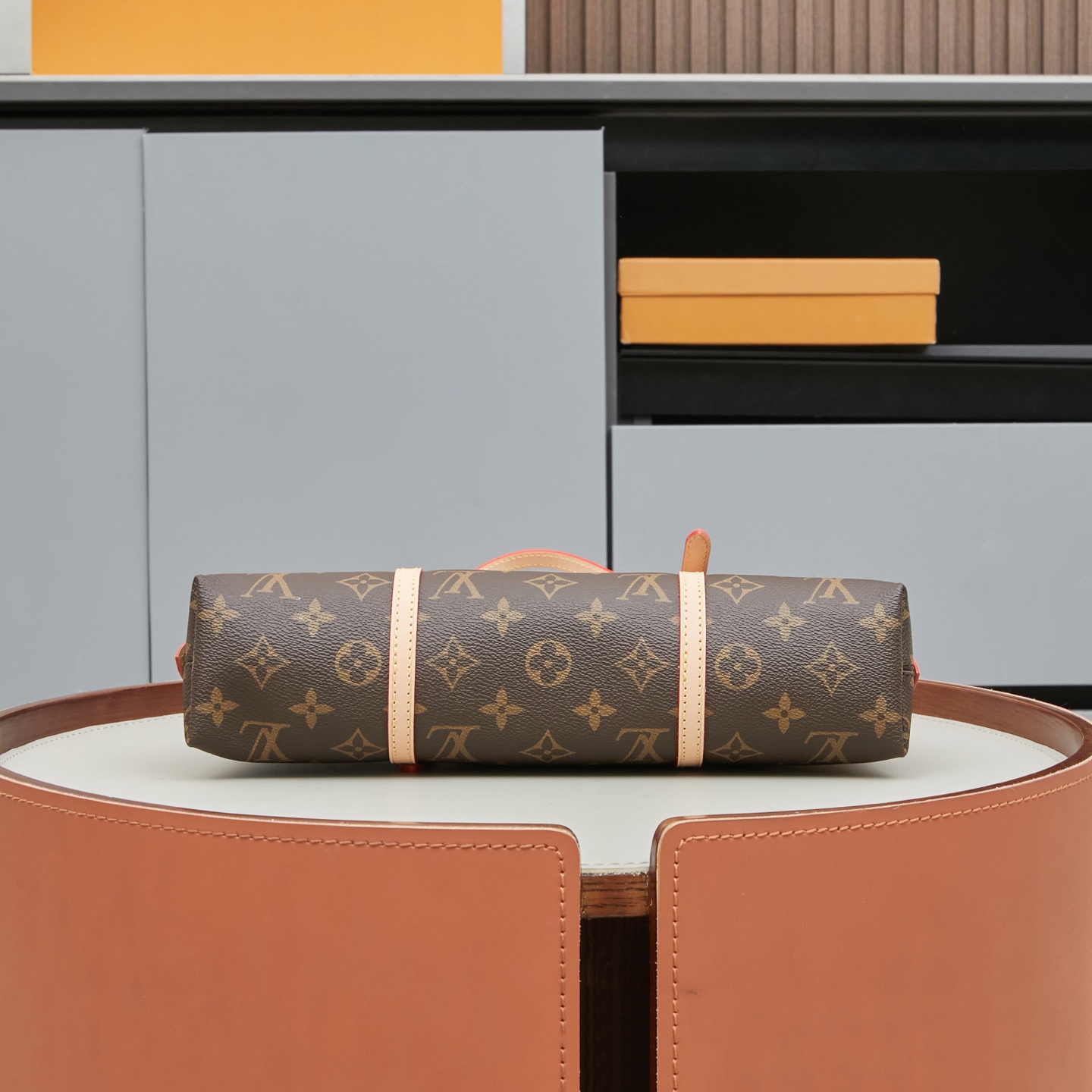 Squire East West Handbag - Image 4