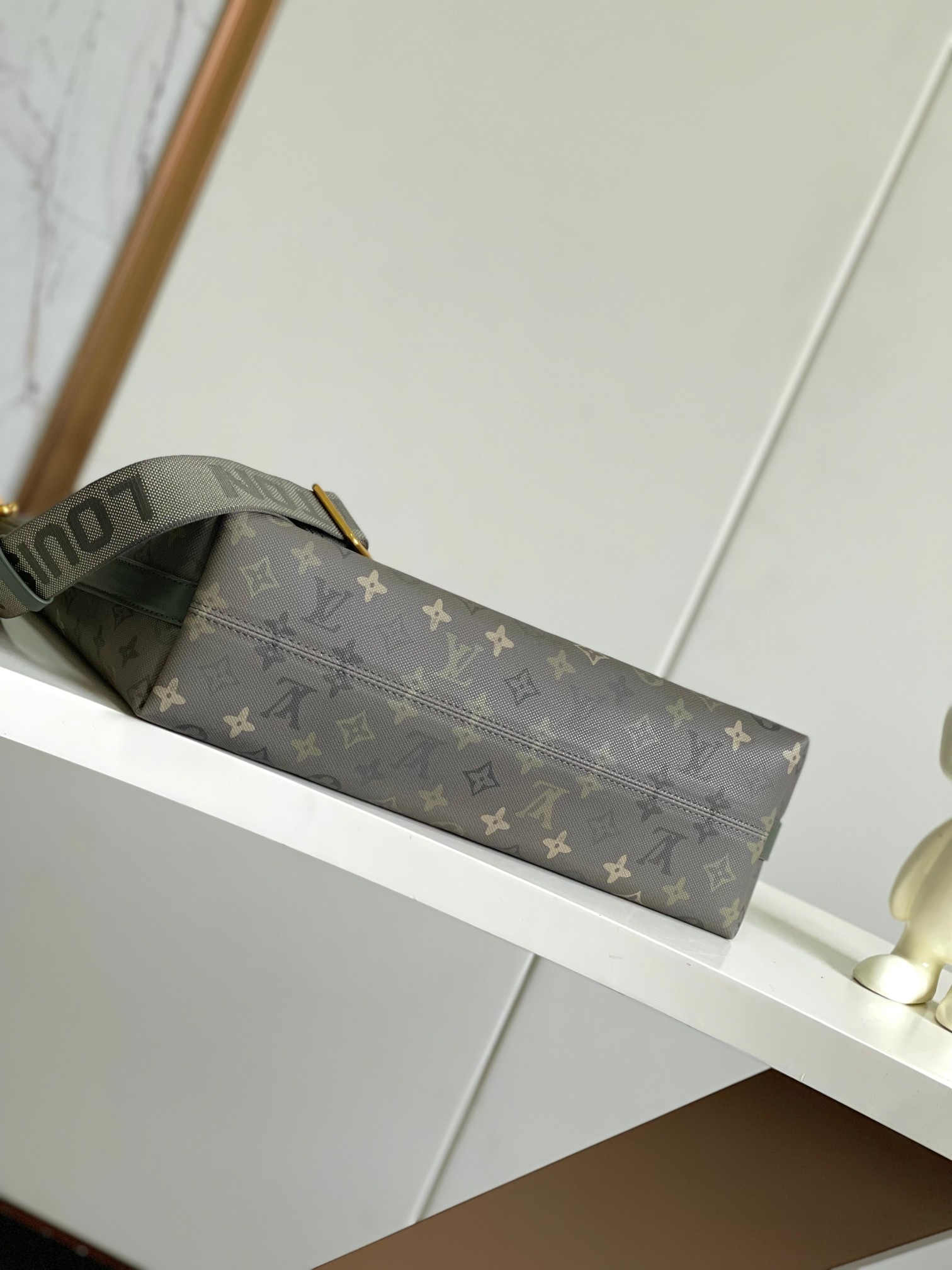 Louis Vuitton Metis Monogram Canvas Shoulder Bag Green - Image 4