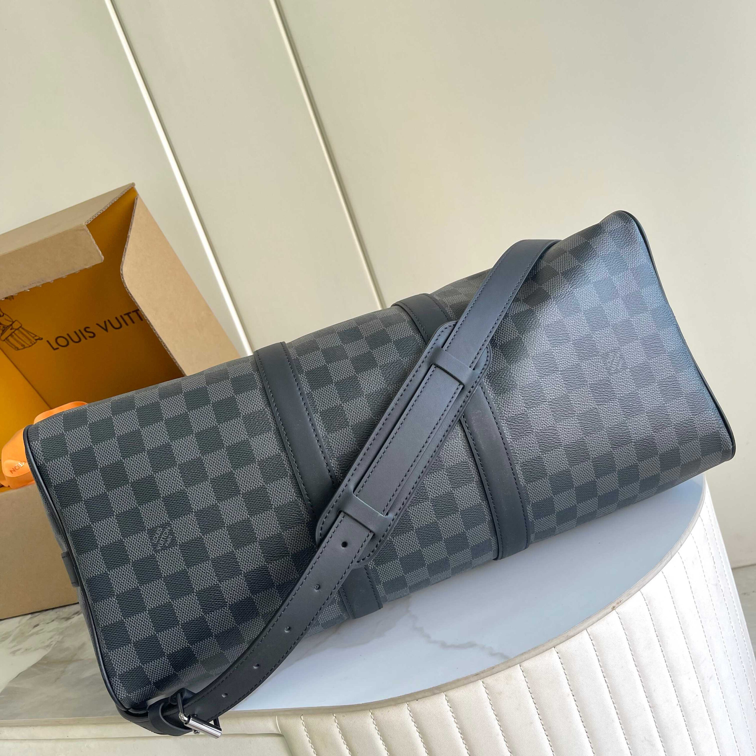 Louis Vuitton Keepall Bandoulière 45 Travel Bag in Monogram Eclipse Canvas - Image 4