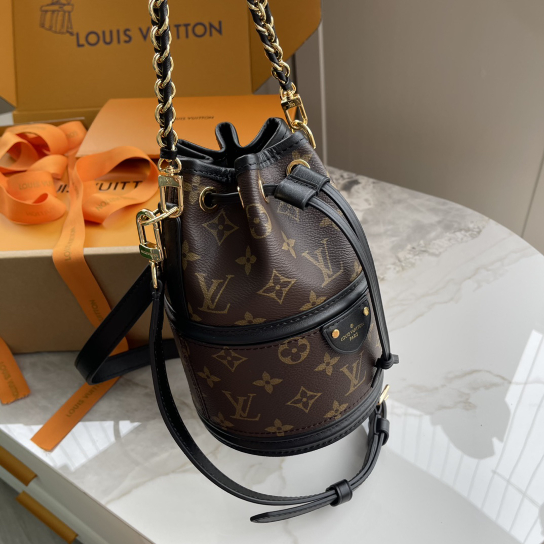 Louis Vuitton Canoé Monogram Leather Crossbody Bag - Image 4