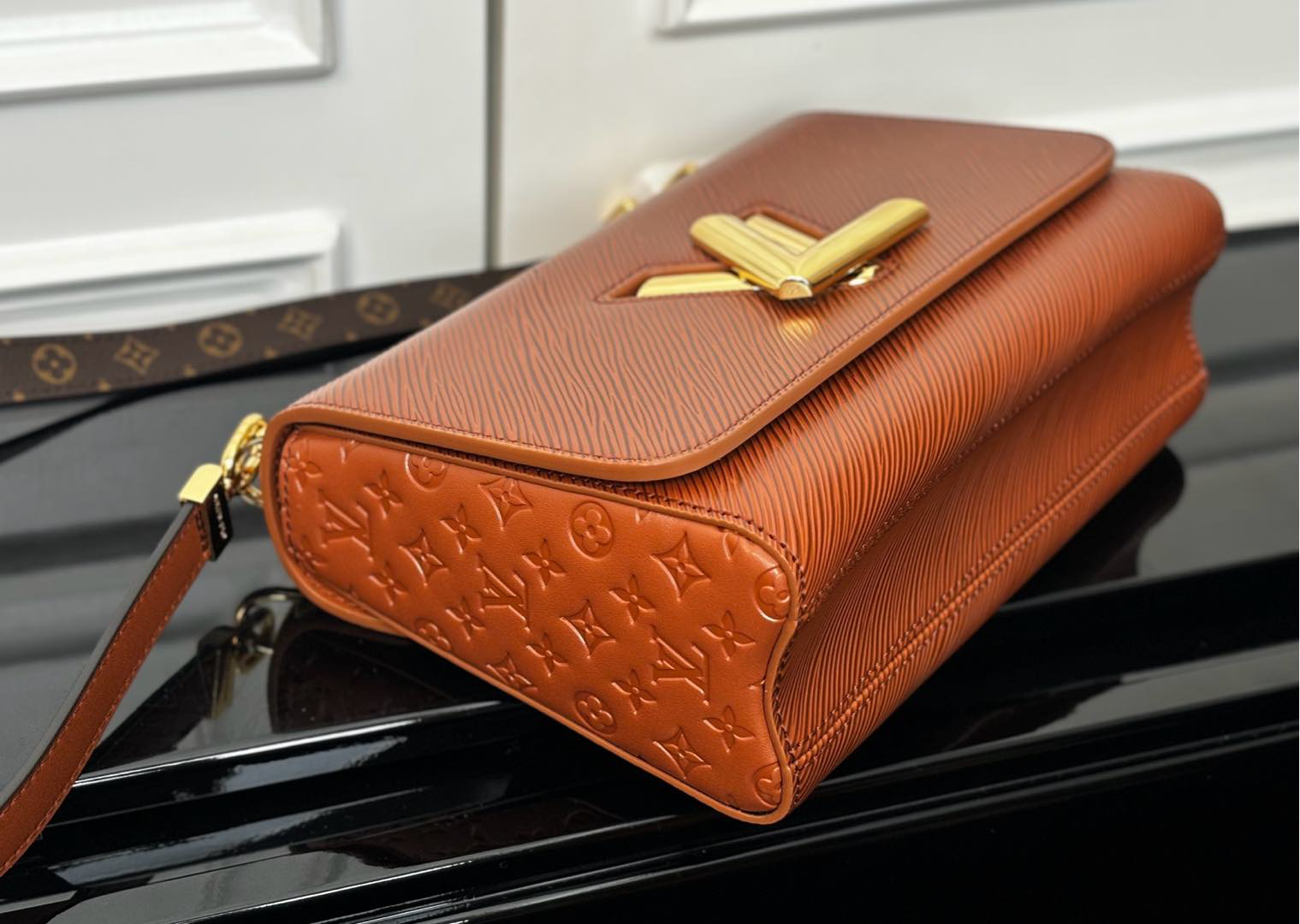 Louis Vuitton Twist MM Slim Crossbody Bag in Brown Epi Leather - Image 4