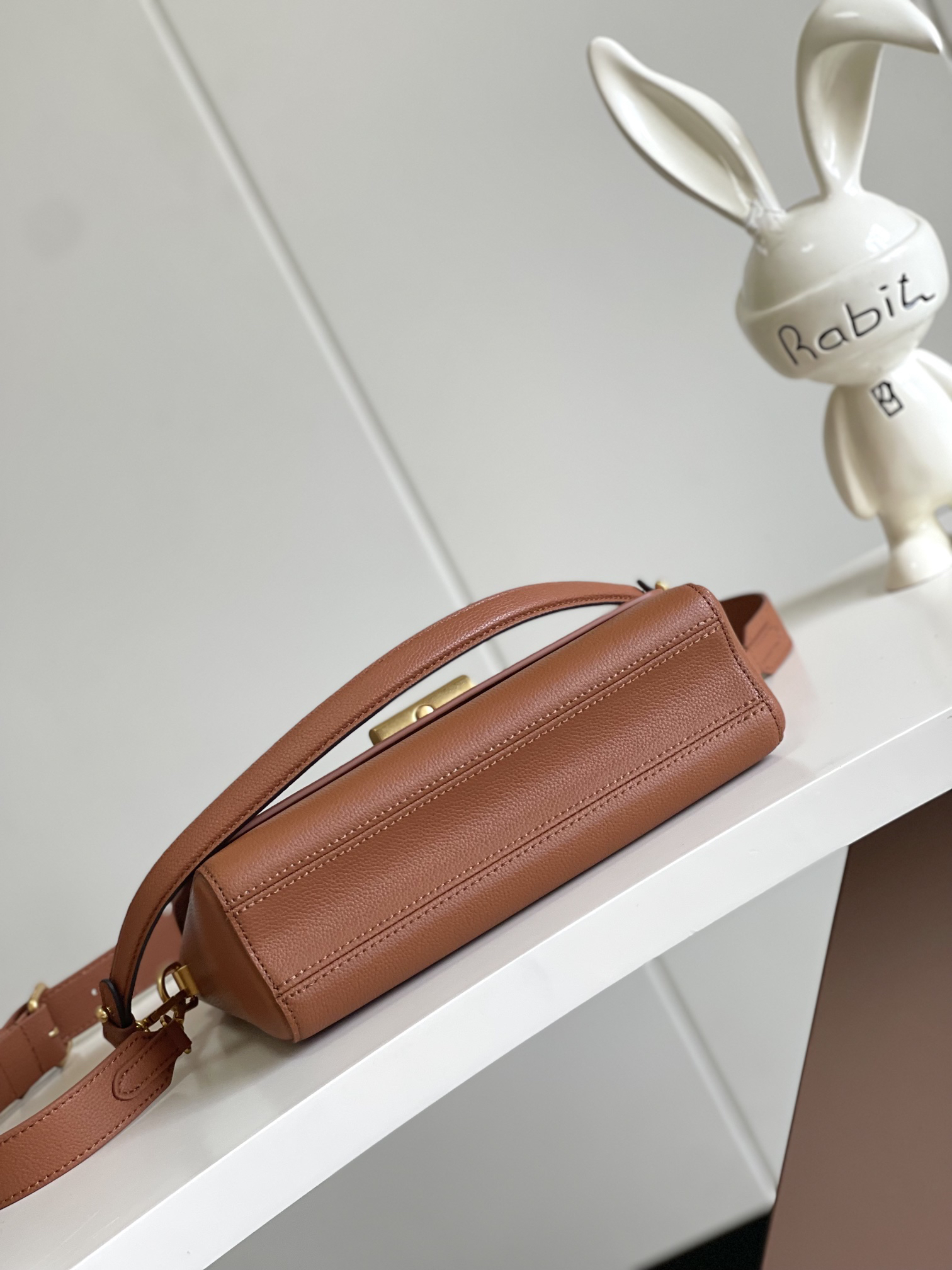 Louis Vuitton Soft Twist Leather Crossbody Bag M24639 - Image 4