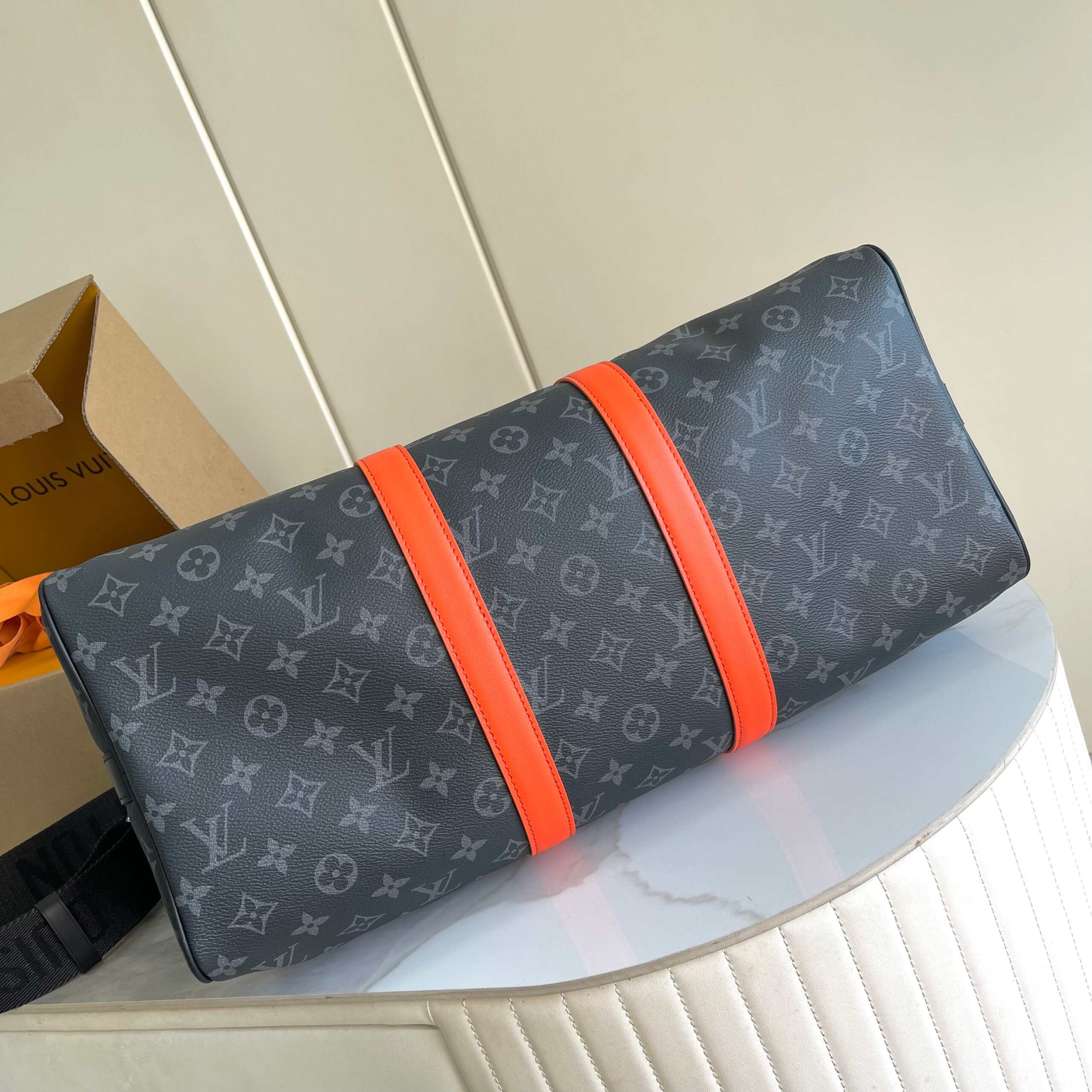 Louis Vuitton Keepall Bandoulière 45 Travel Bag in Monogram Eclipse Canvas - Image 4