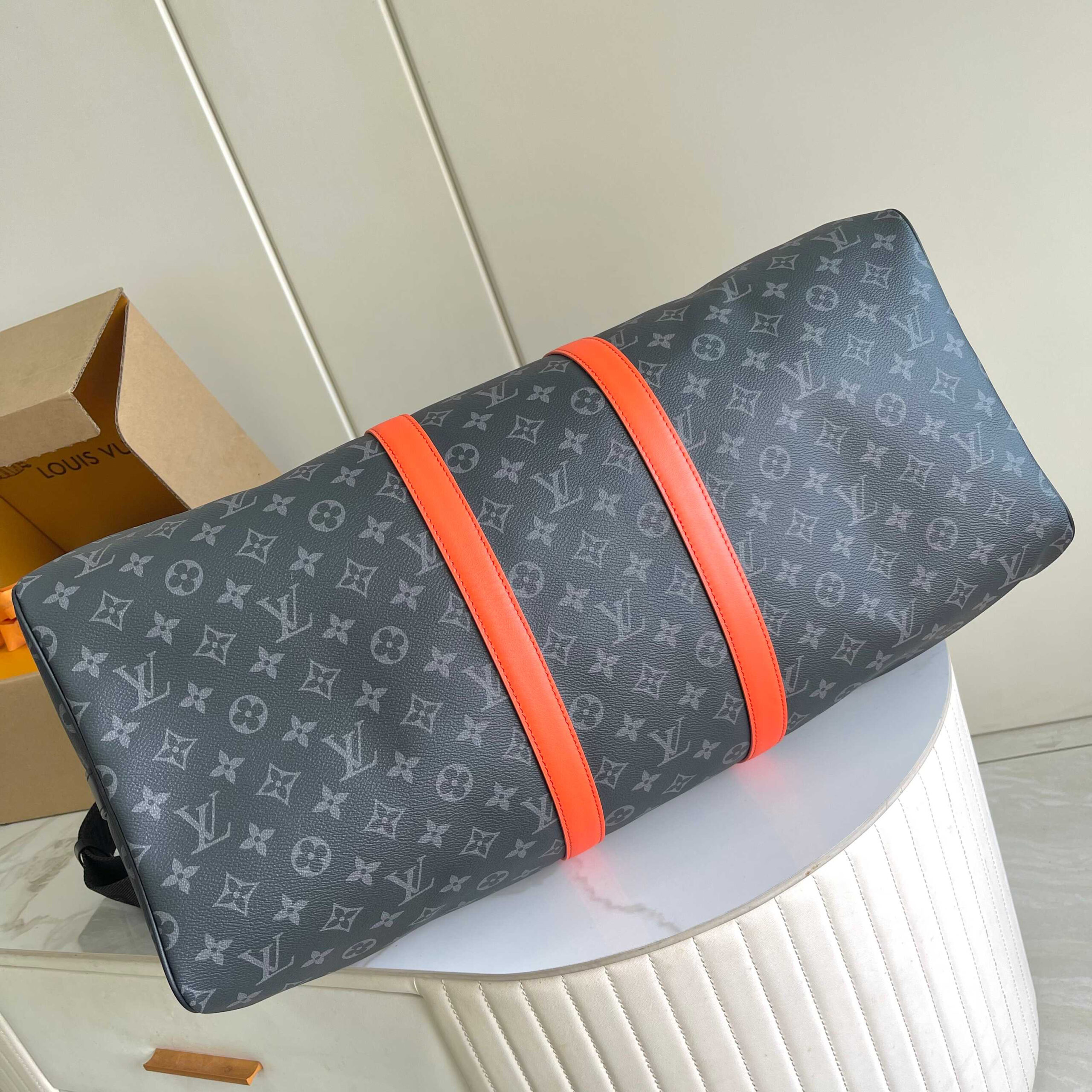 Louis Vuitton Keepall Bandoulière 55 Travel Bag in Monogram Eclipse Canvas - Image 4
