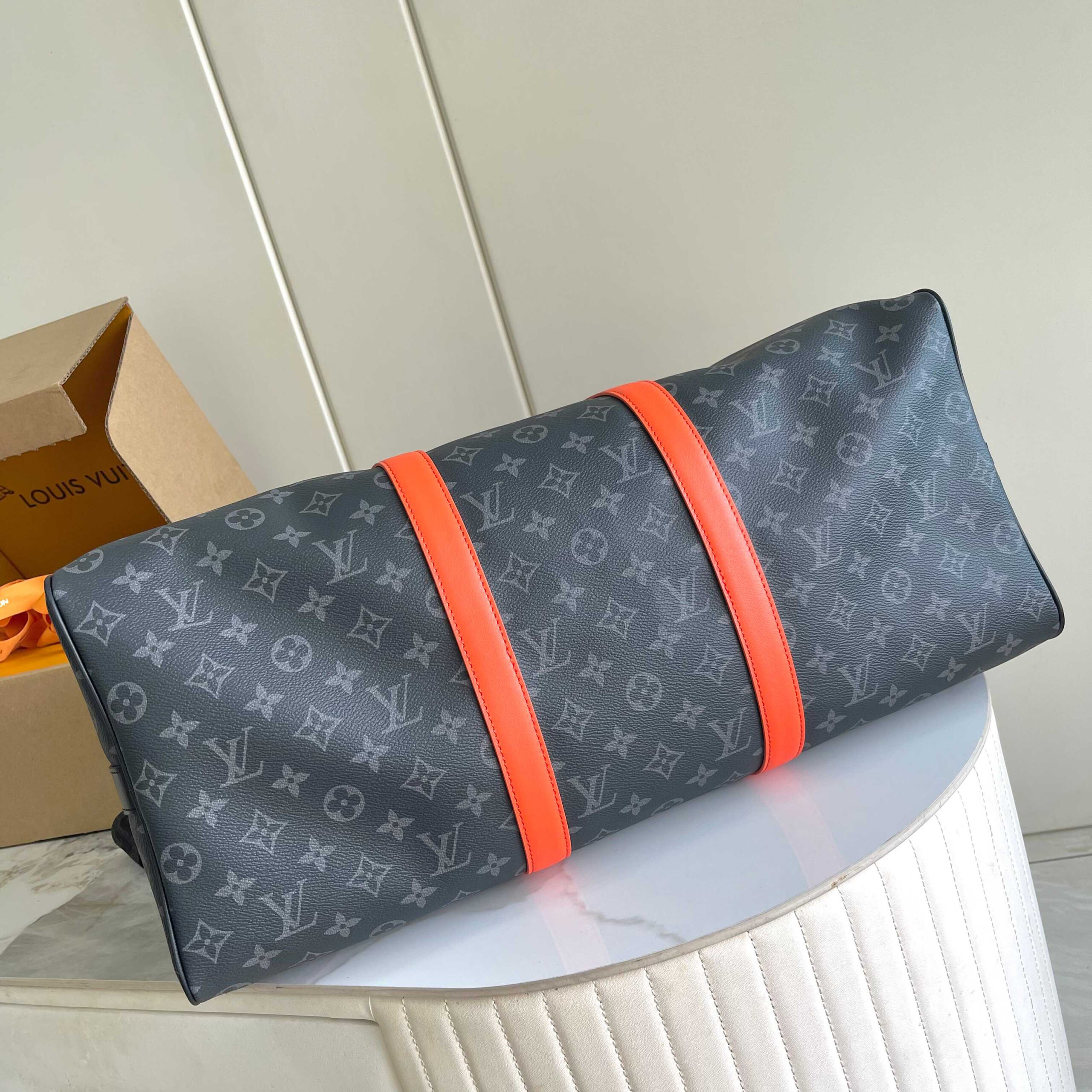 Louis Vuitton Keepall Bandoulière 50 Travel Bag in Monogram Eclipse Canvas - Image 4