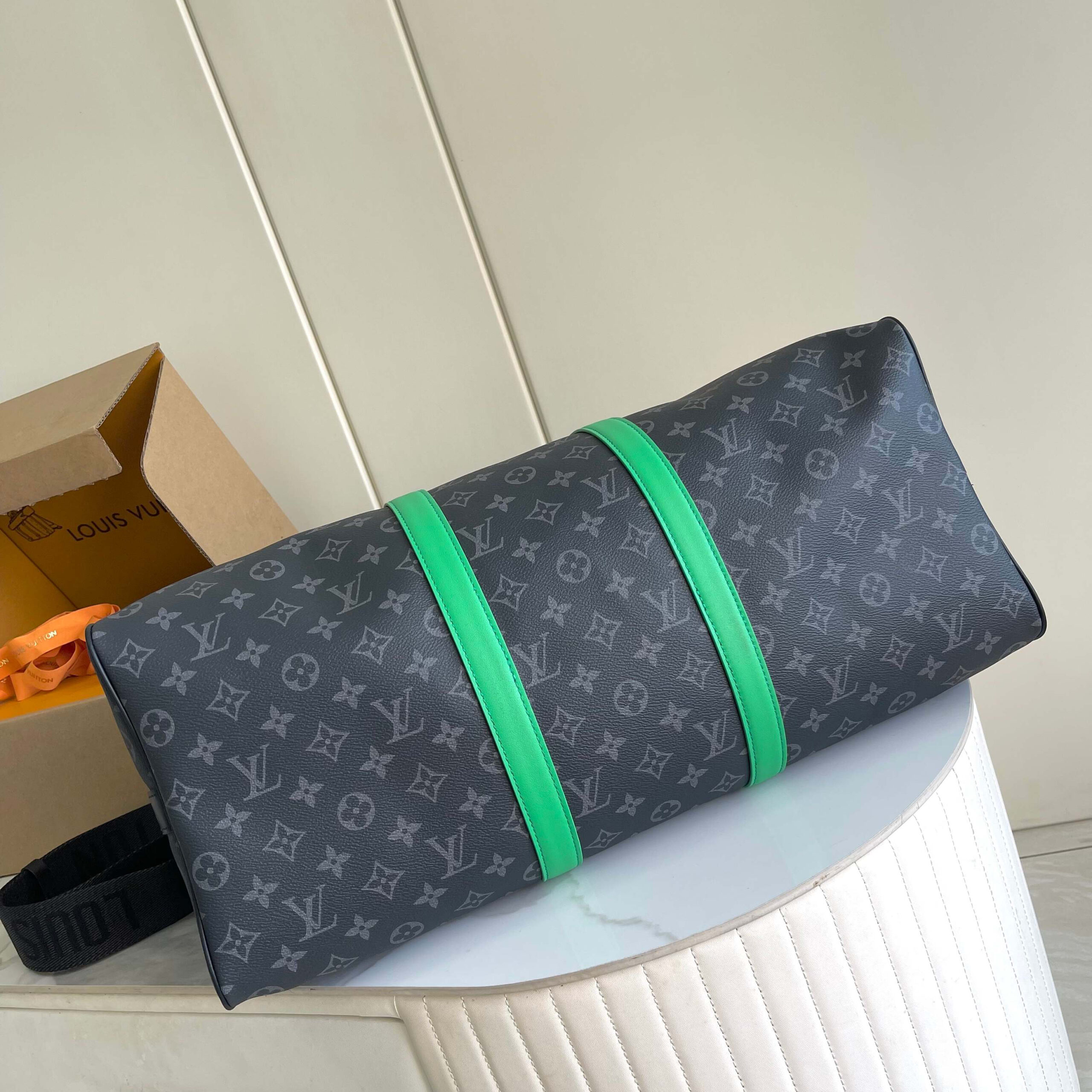 Louis Vuitton Keepall Bandoulière 50 Travel Bag in Monogram Eclipse Canvas - Image 4