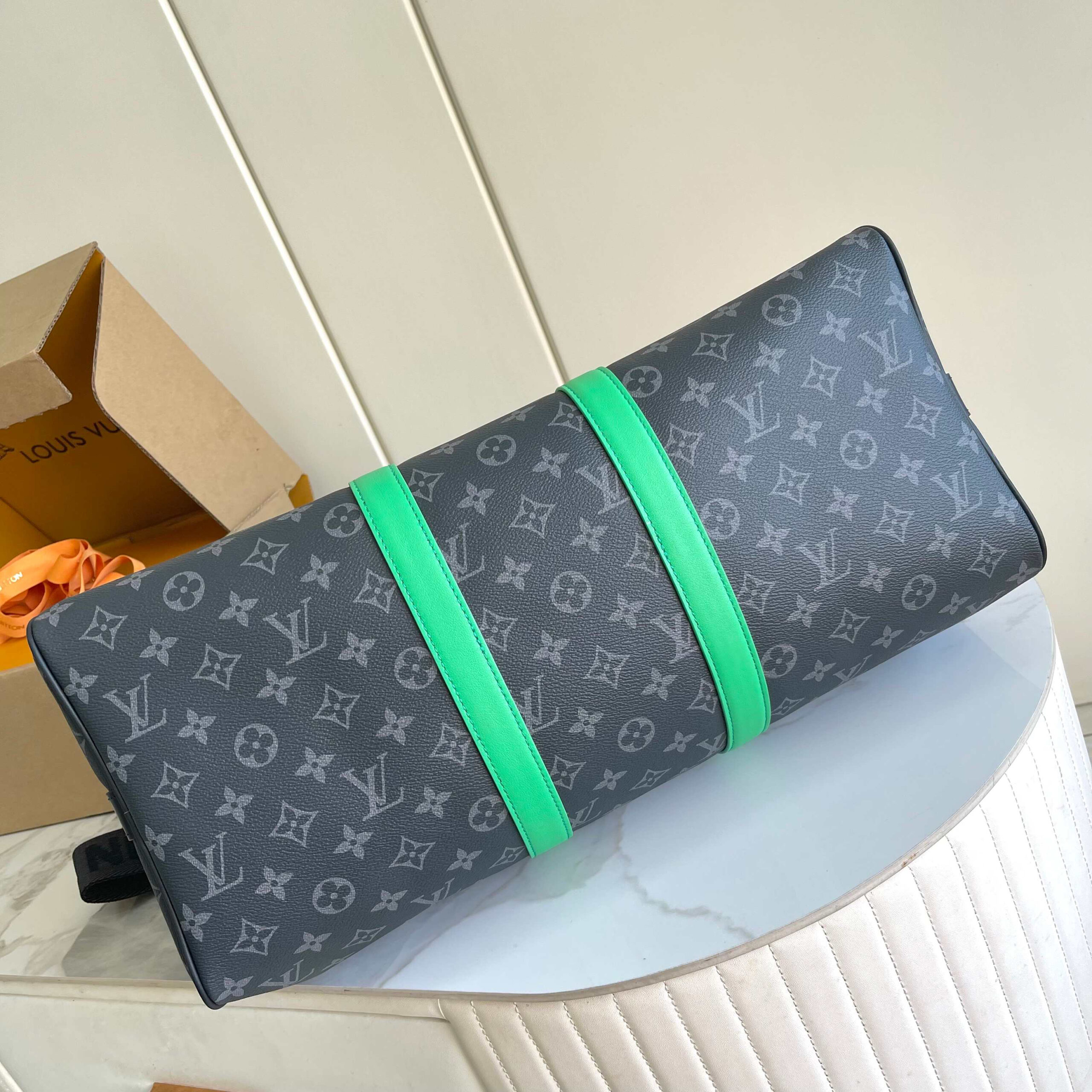 Louis Vuitton Keepall Bandoulière 45 Travel Bag in Monogram Eclipse Canvas - Image 4