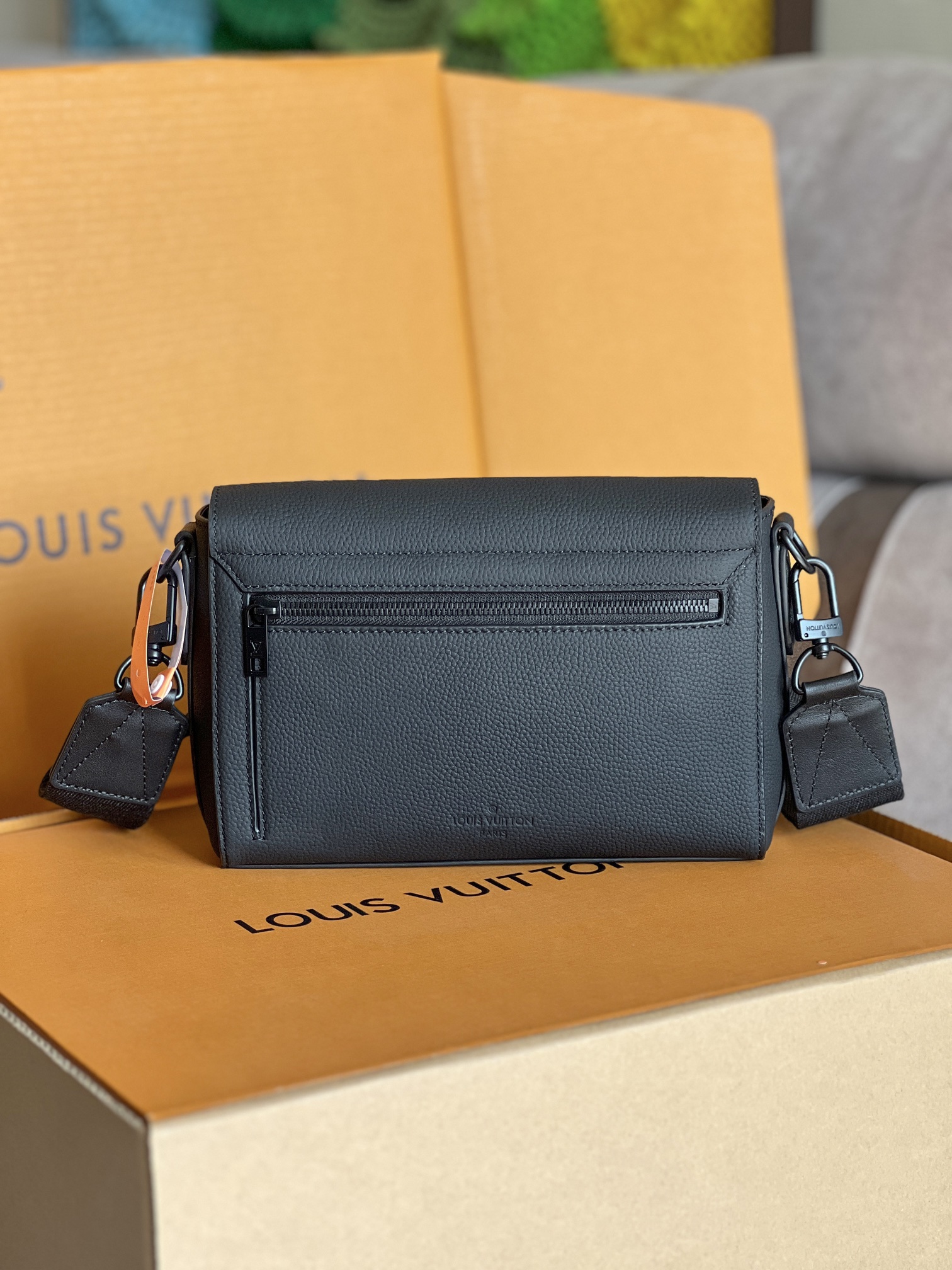 Louis Vuitton Takeoff Small Messenger Bag M24769 Black - Image 4
