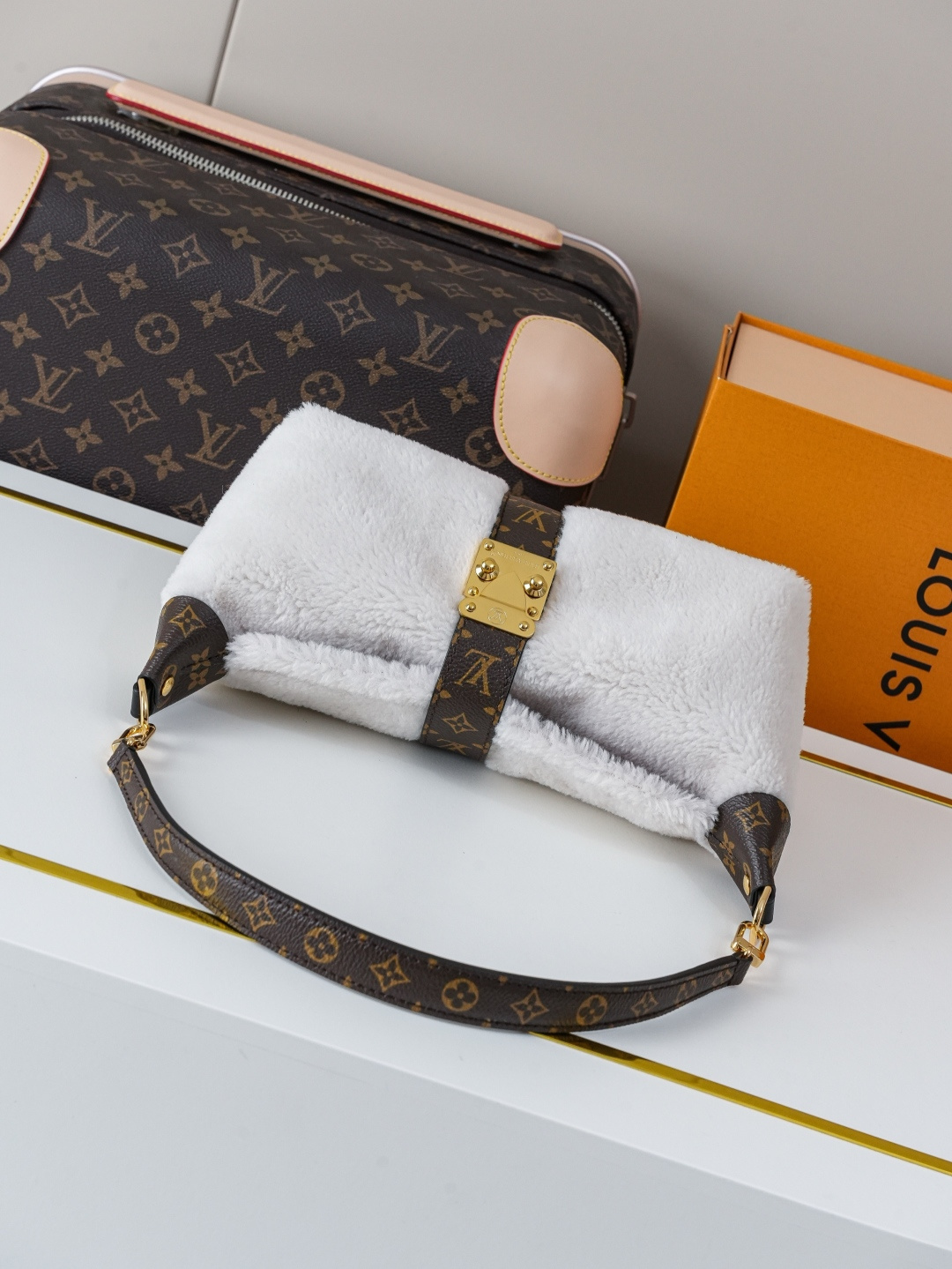 Louis Vuitton LV Ski Pochette Mia Wool Handbag - Image 4