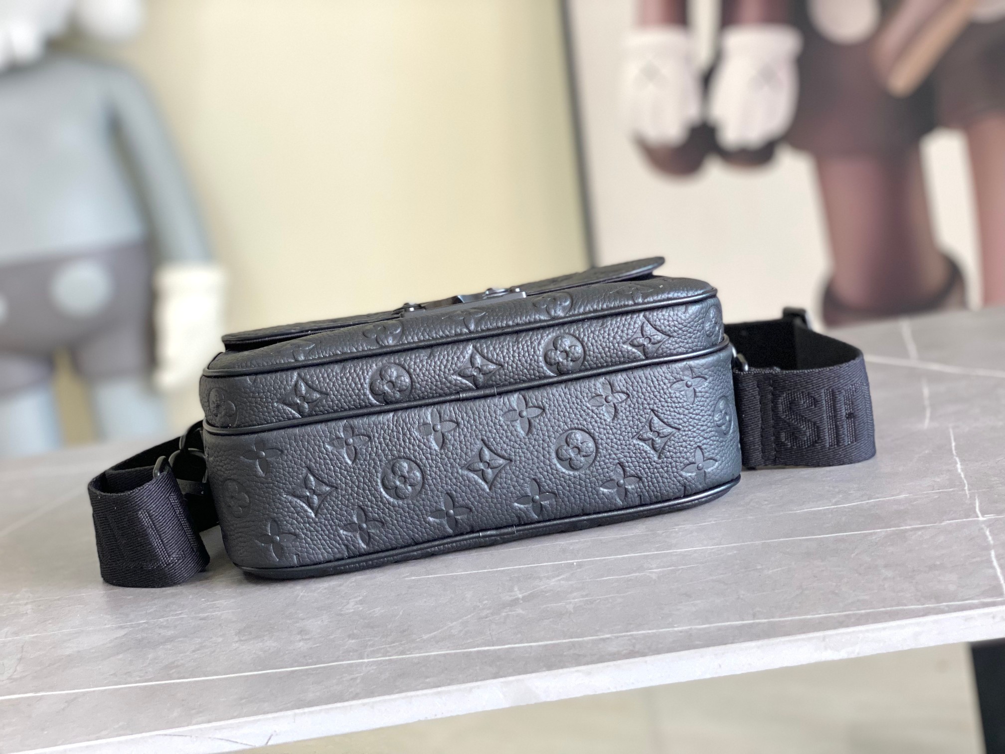 Louis Vuitton S Lock Messenger Bag M58489 in Black - Image 4
