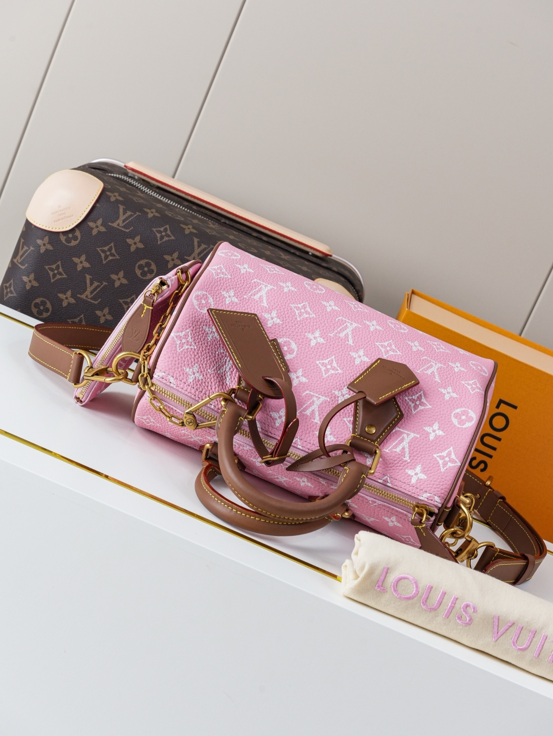 Louis Vuitton Speedy Bandouliere 25 Monogram Leather Crossbody Bag - Image 4