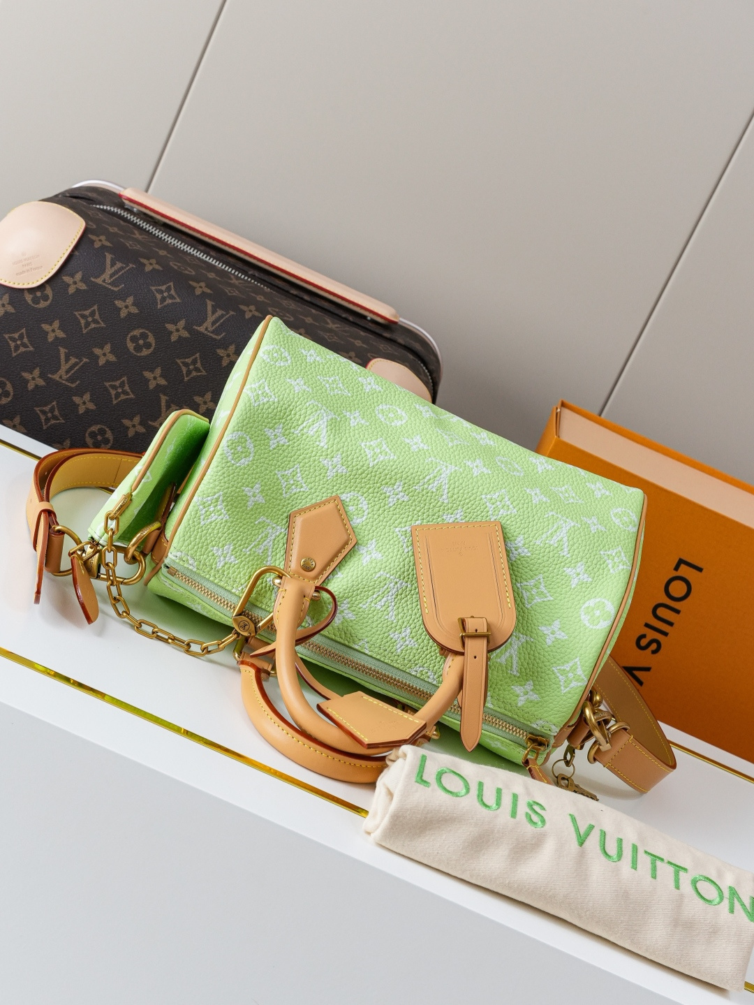 Louis Vuitton Speedy Bandoulière 25 Monogram Leather Crossbody Bag - Image 4