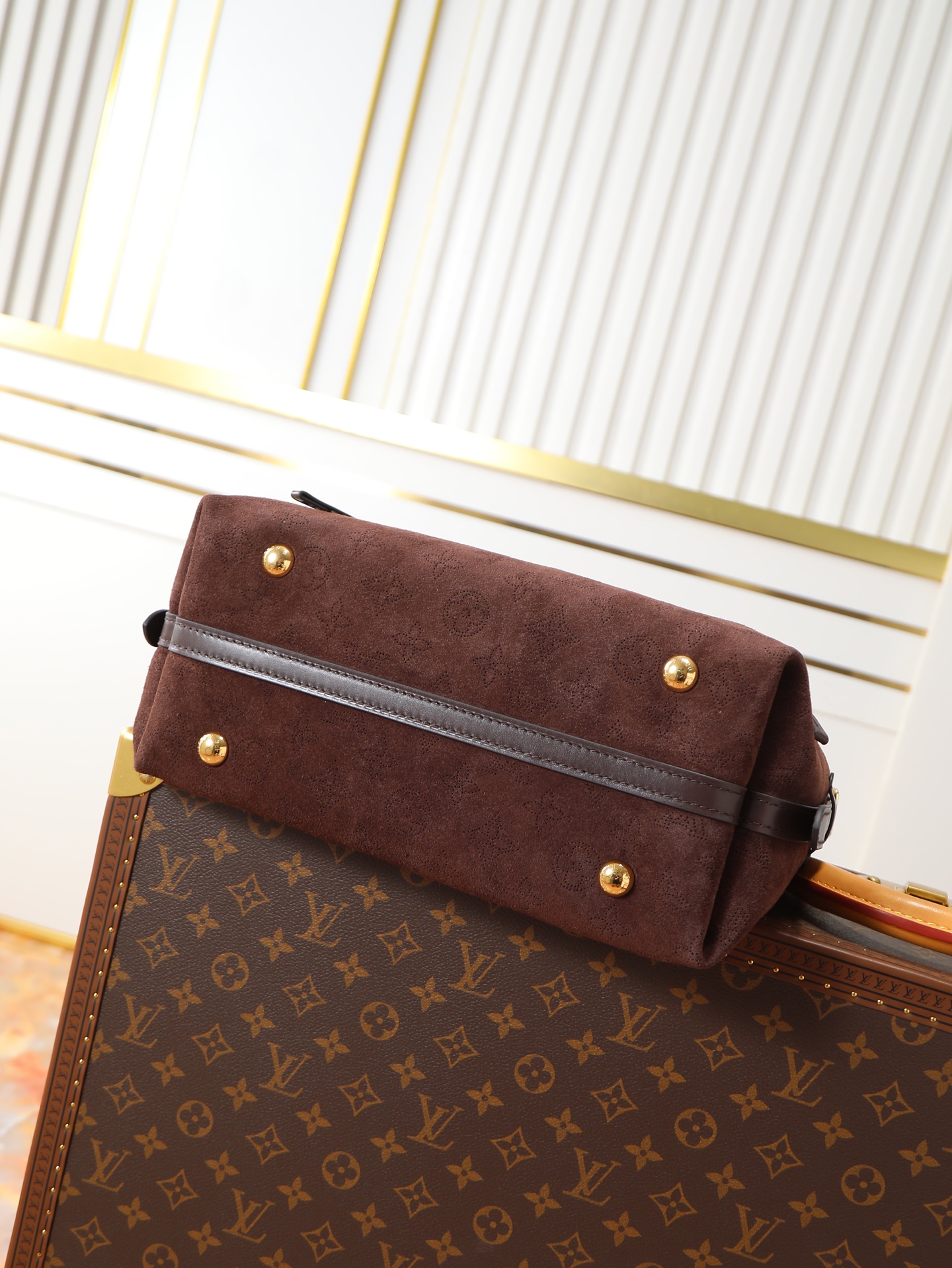 Louis Vuitton CarryAll Small Handbag from the LV Ski Collection - Image 4