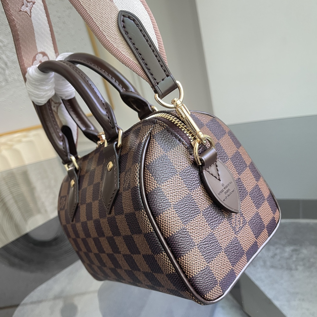 Louis Vuitton Speedy Bandoulière 20 Crossbody Bag in Monogram Canvas - Image 4