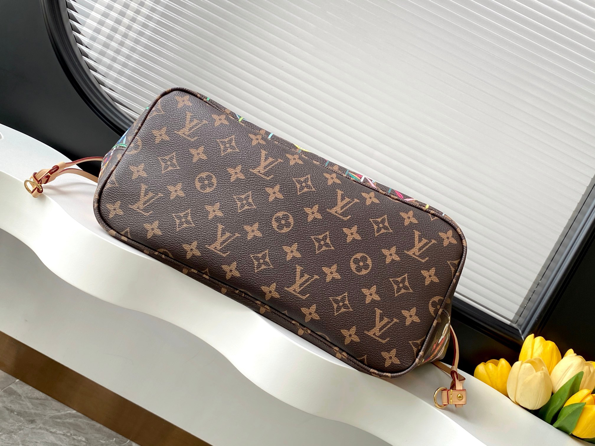 Louis Vuitton Neverfull MM Monogram Canvas Tote Bag - Image 4