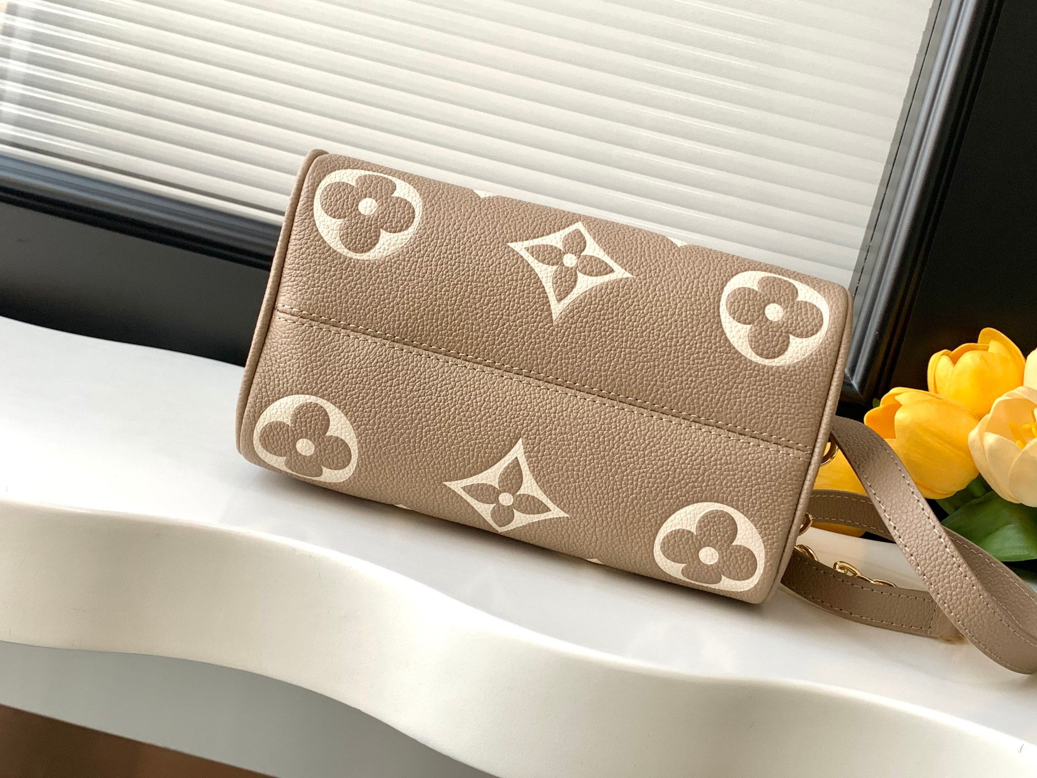 Louis Vuitton Speedy Bandoulière 20 Monogram Empreinte Leather Crossbody Bag - Image 4