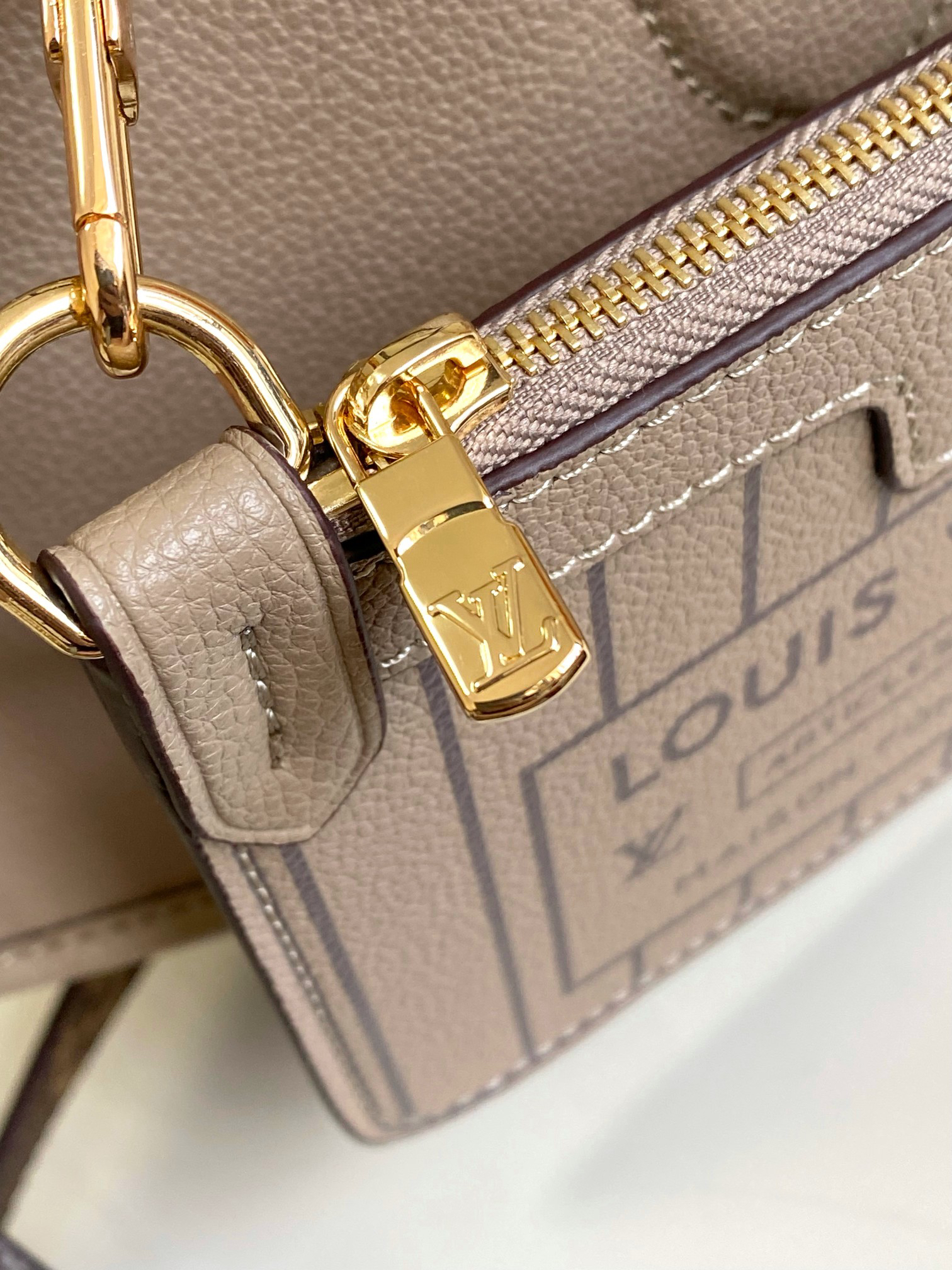 Neverfull BB Handbag M12099 in Gray - Image 4