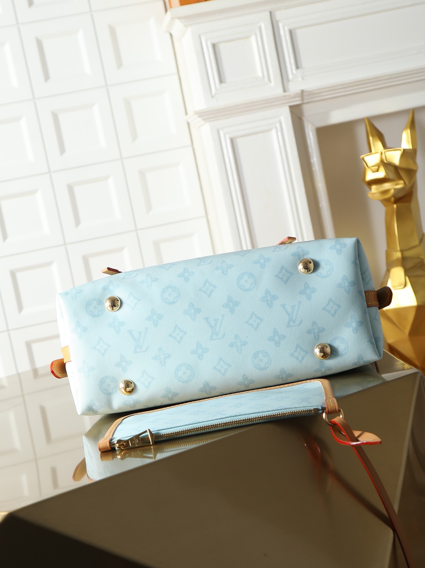 Louis Vuitton Carryall Small Handbag in Monogram Canvas - Image 4