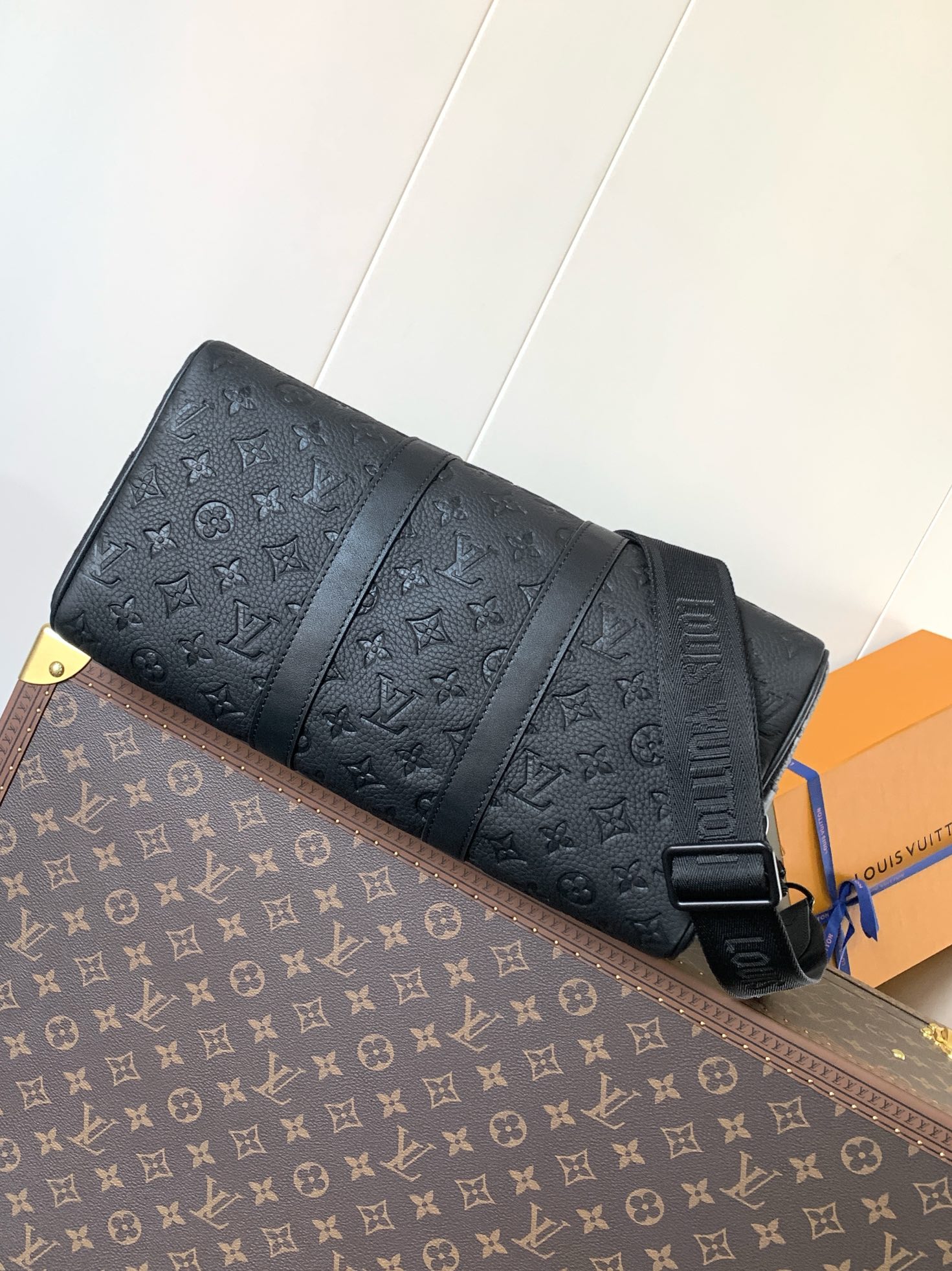 Louis Vuitton Keepall Bandoulière 35 Monogram Eclipse Travel Bag - Image 4
